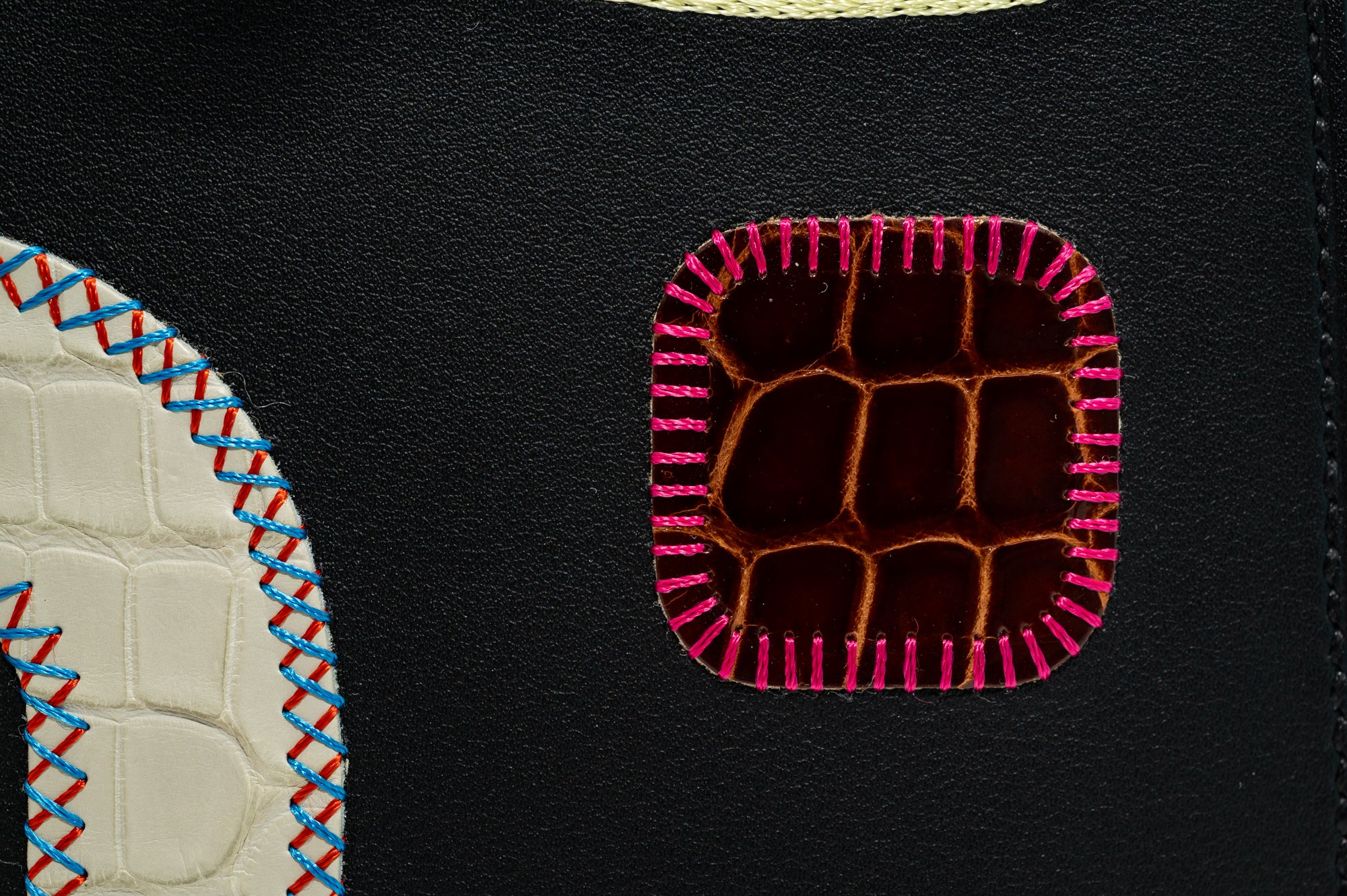 Hermès Kelly 25 Sellier Broderie Colla Noir Swift & Niloticus Crocodile Palladium Hardware