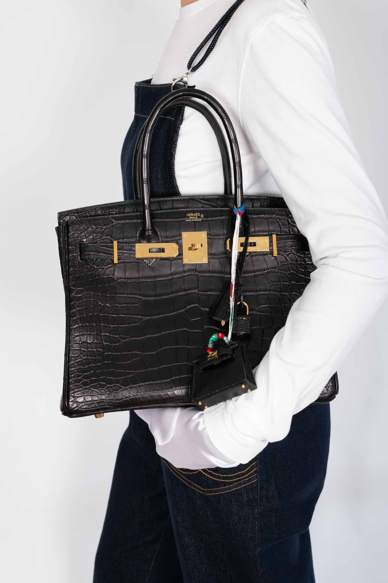 Hermès Birkin 30 Black Matte Alligator Gold Hardware