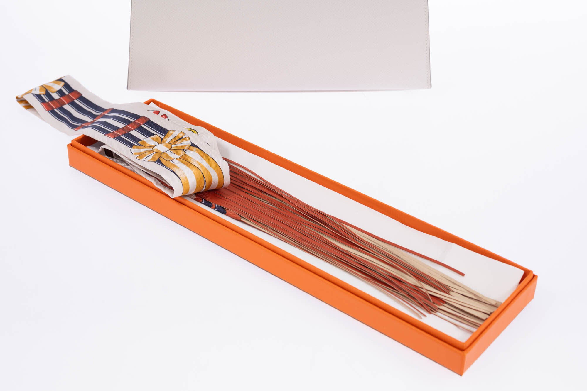 Hermès Jumping Leather Fringes Twilly Crème/Alezan/Anthracite Silk