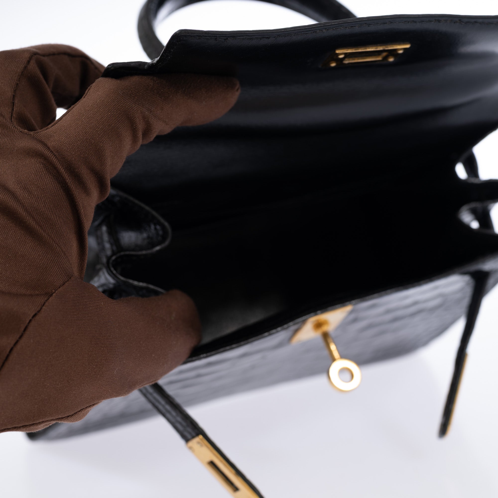 Hermès Kelly 20 Vintage Retourne Noir Shiny Porosus Crocodile Gold Hardware