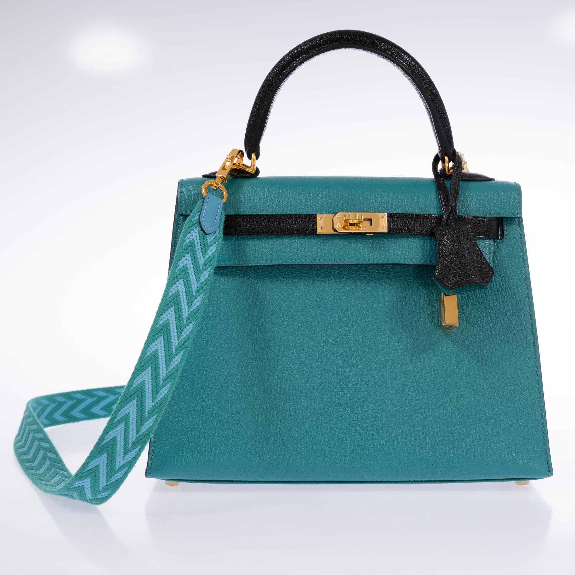 Hermès Kelly 25 Sellier HSS Special Order Blue Paon & Black Chèvre Mysore Gold Hardware