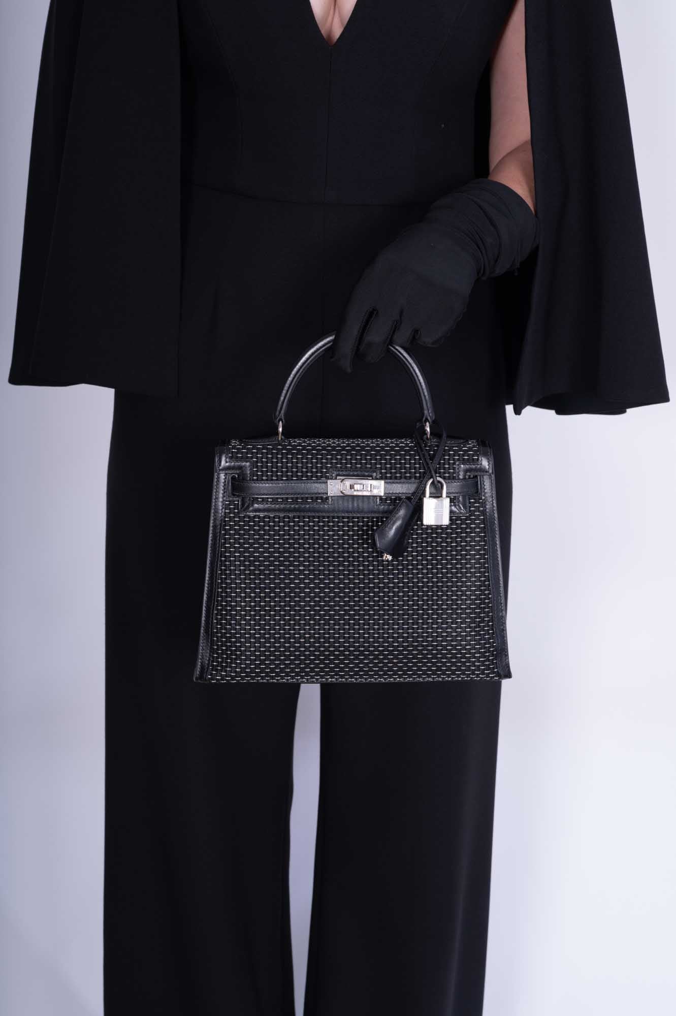 Hermès Kelly 25 Sellier Silver and Noir Crinoline Box Leather Palladium Hardware