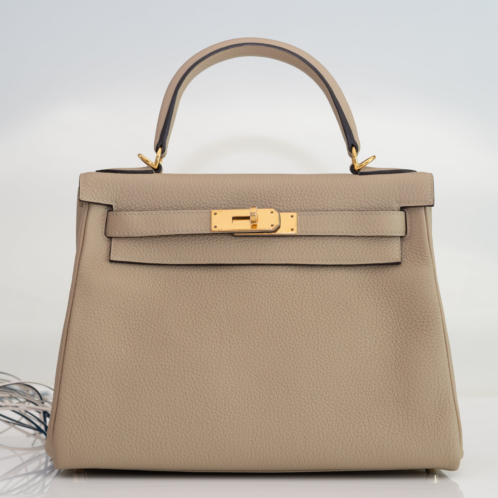 Hermès Kelly 28 Retourne Trench Togo Gold Hardware