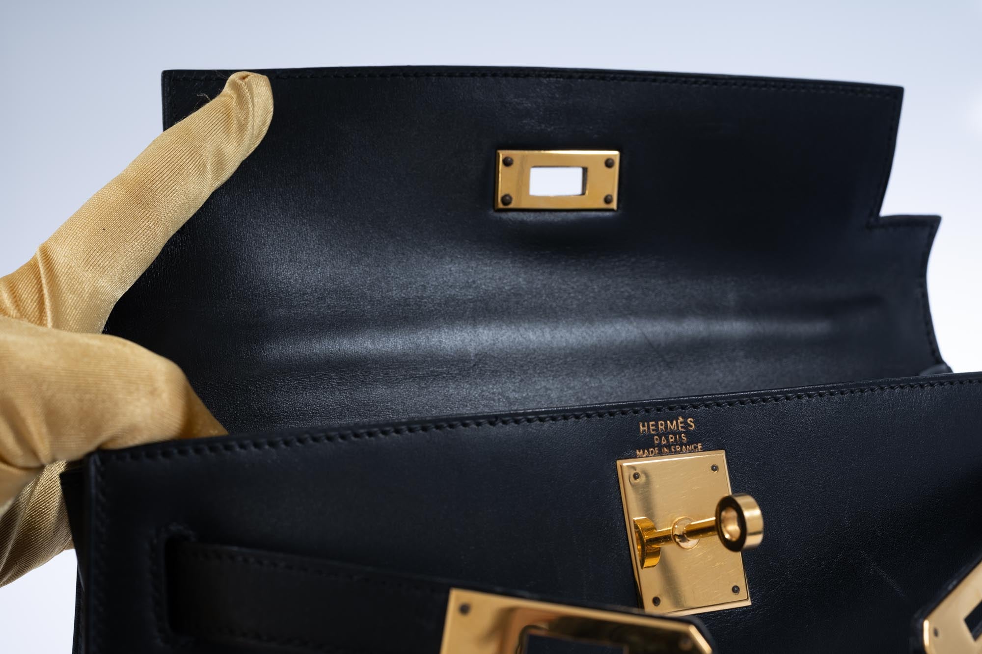 Hermès Kelly 28 Sellier Noir Box Calf Gold Hardware