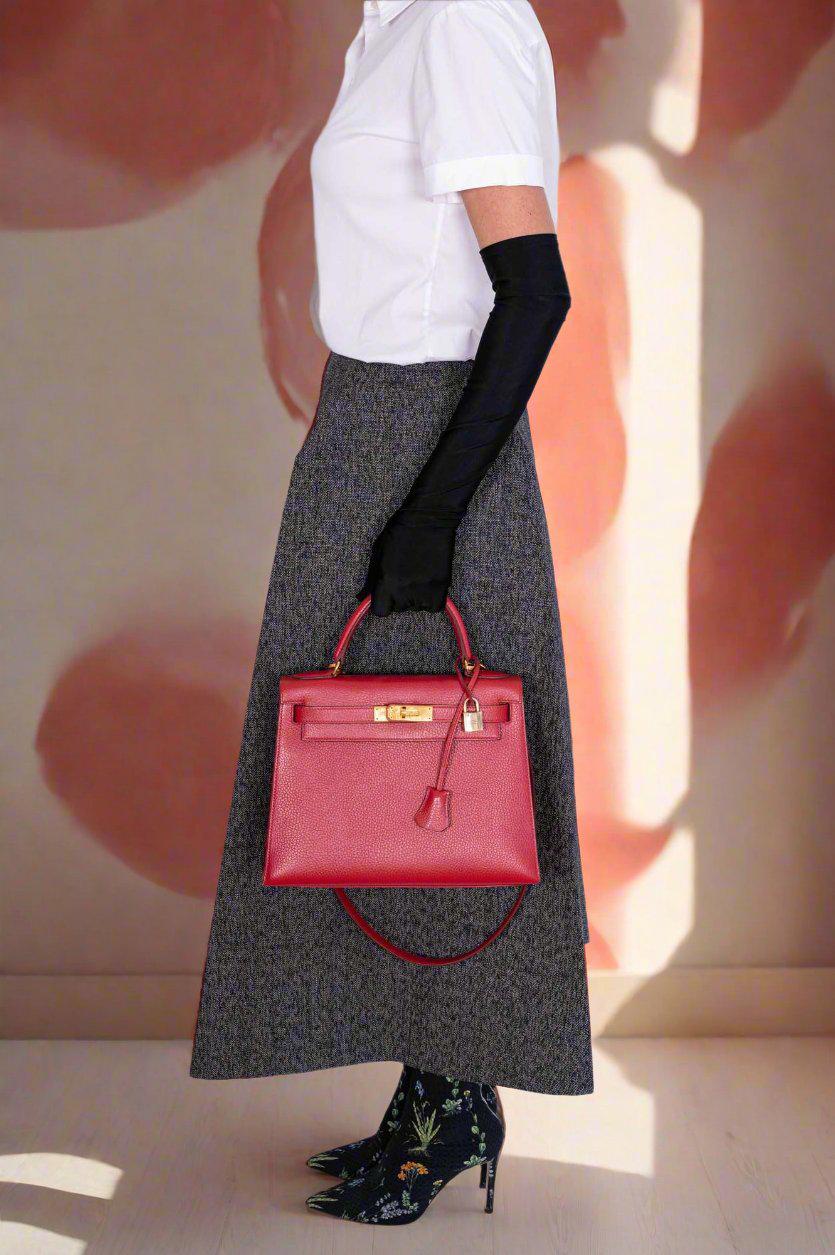 Hermès Kelly 28 Sellier Rouge Vif Ardenne with Gold Hardware