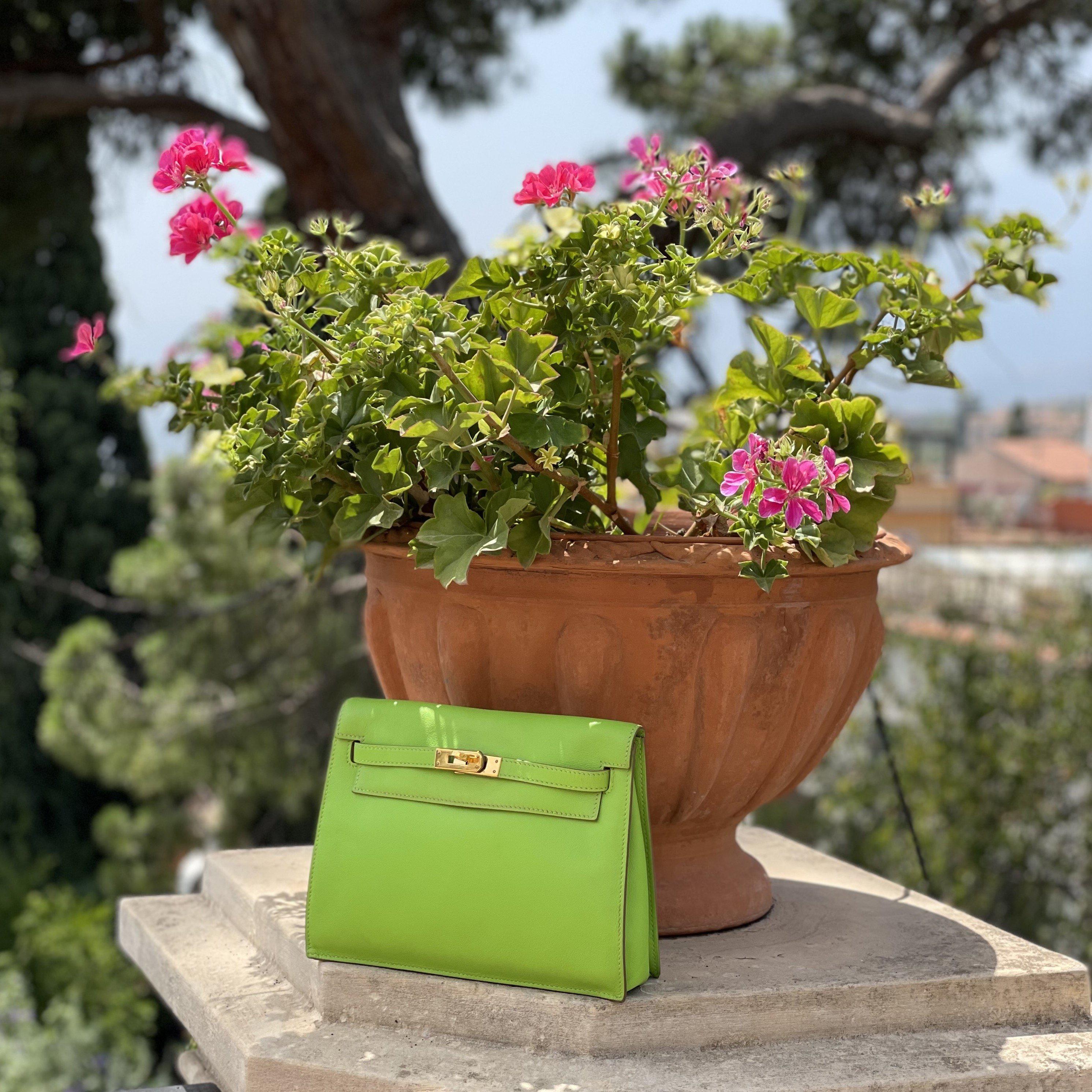Hermès Kelly Danse II Vert Cru Swift with Gold Hardware