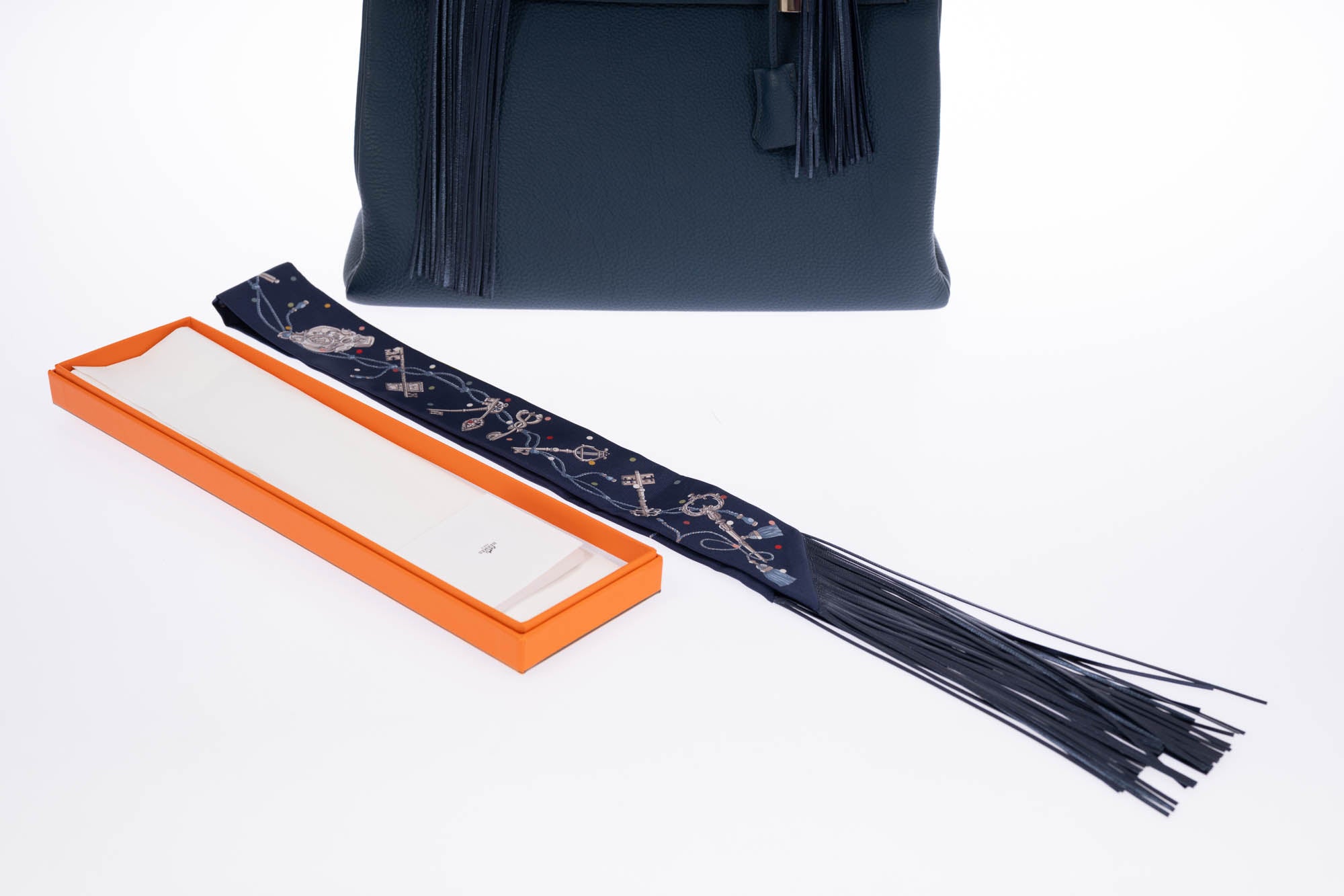 Hermès Les Clés à Pois Leather Fringes Twilly Bleu Marine/Gris Argent Silk