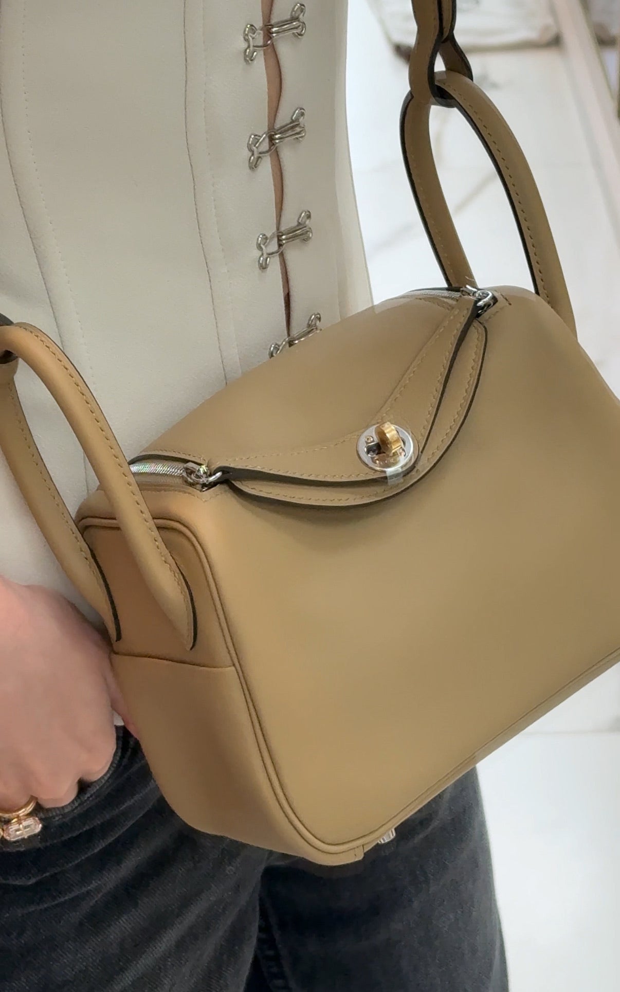 Hermès Lindy Mini II Poussier Swift Electrum Hardware