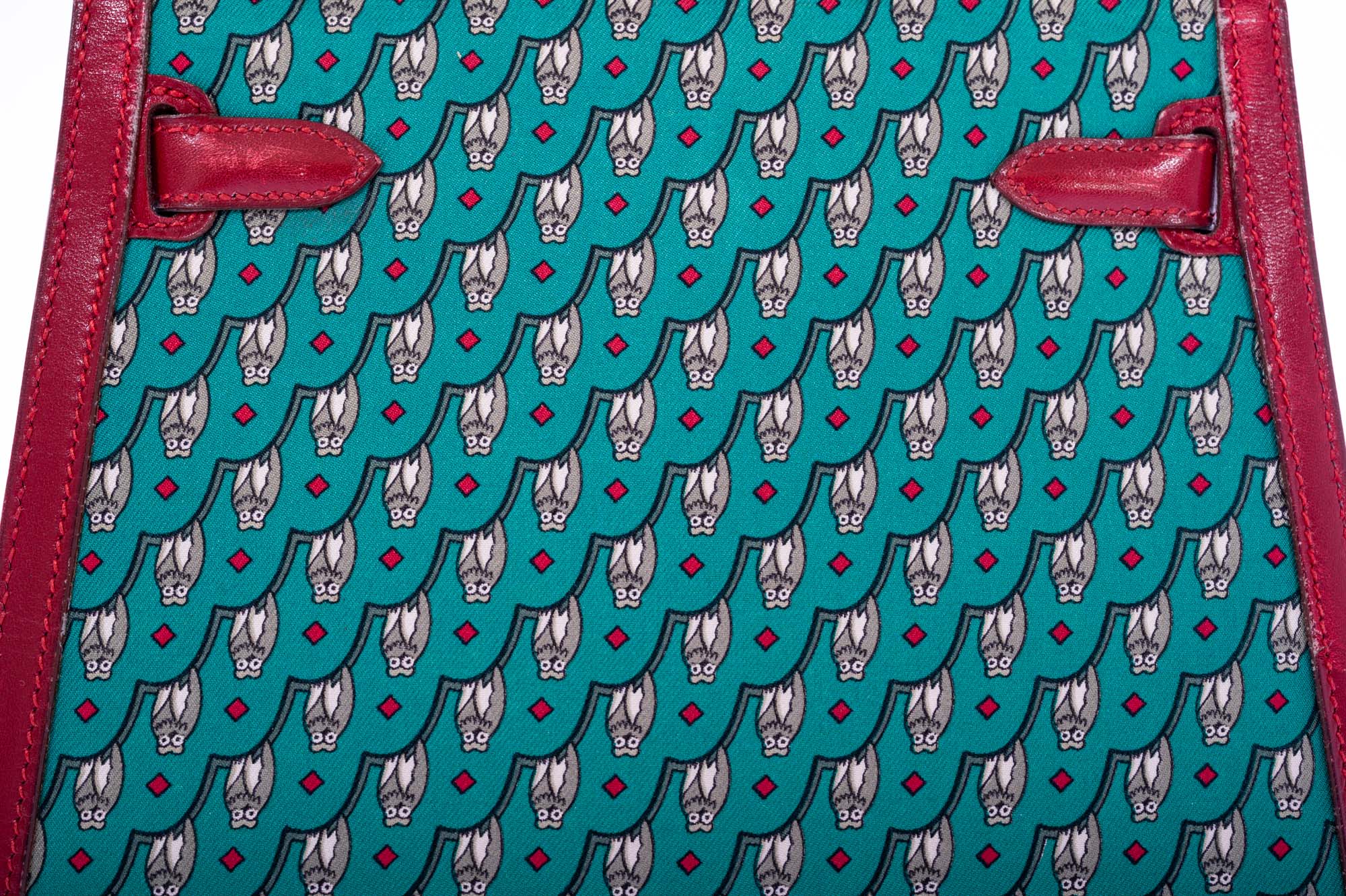 Hermès Vintage Kelly 20 Sellier Owl Print Turquoise Silk & Rouge Vif Box Calf Gold Hardware