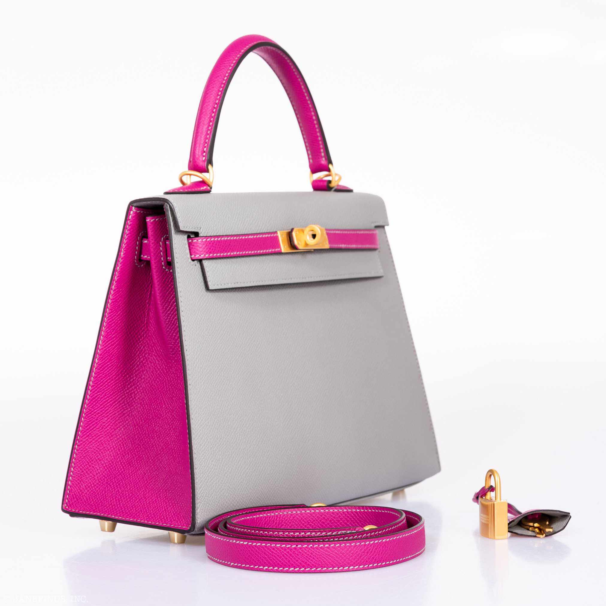 Hermès Kelly 25 Sellier HSS Bi-Color Gris Mouette And Magnolia Epsom Brushed Gold Hardware