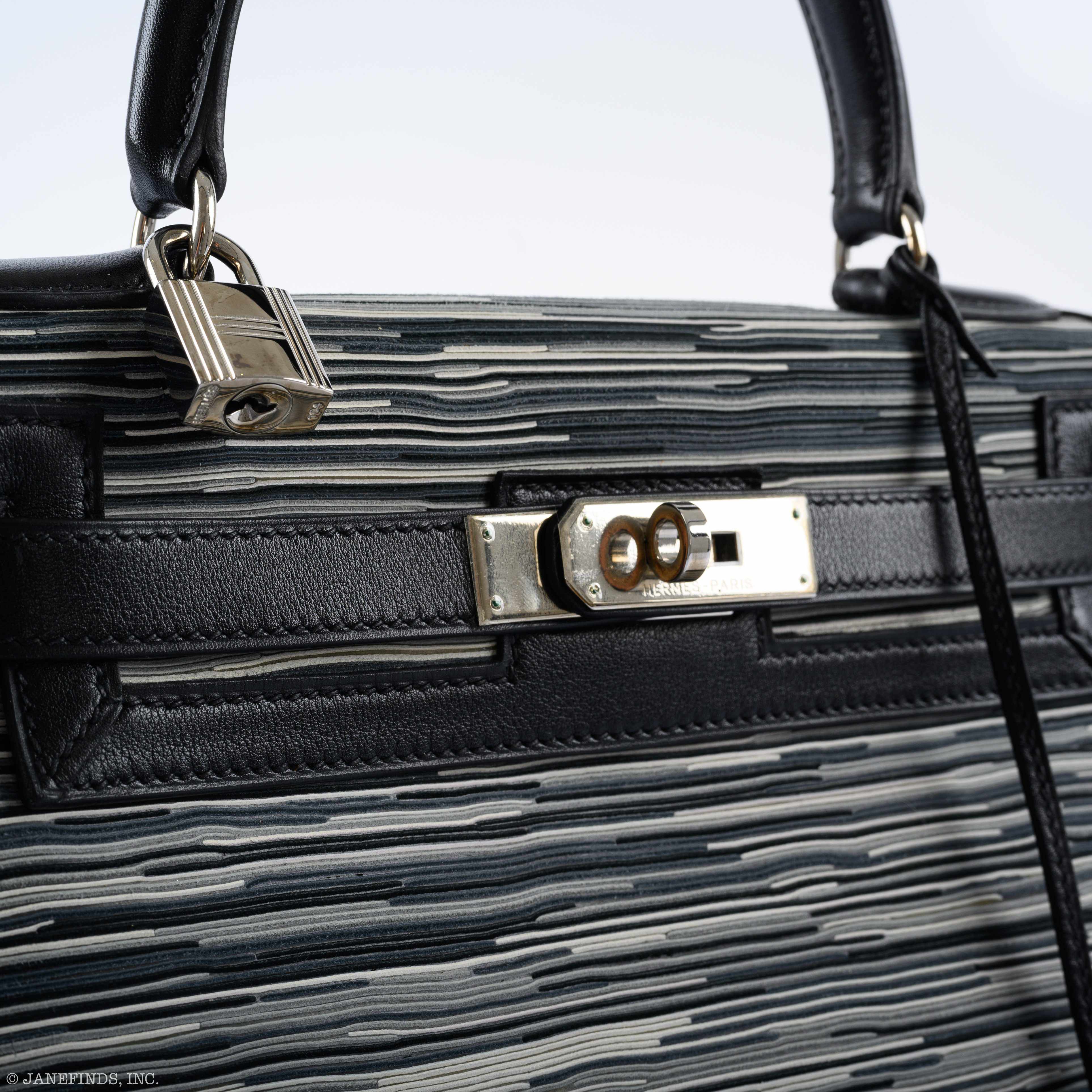 Hermès Kelly 28 Sellier Black Box & Vibrato Leather Palladium Hardware - 2000, D Square