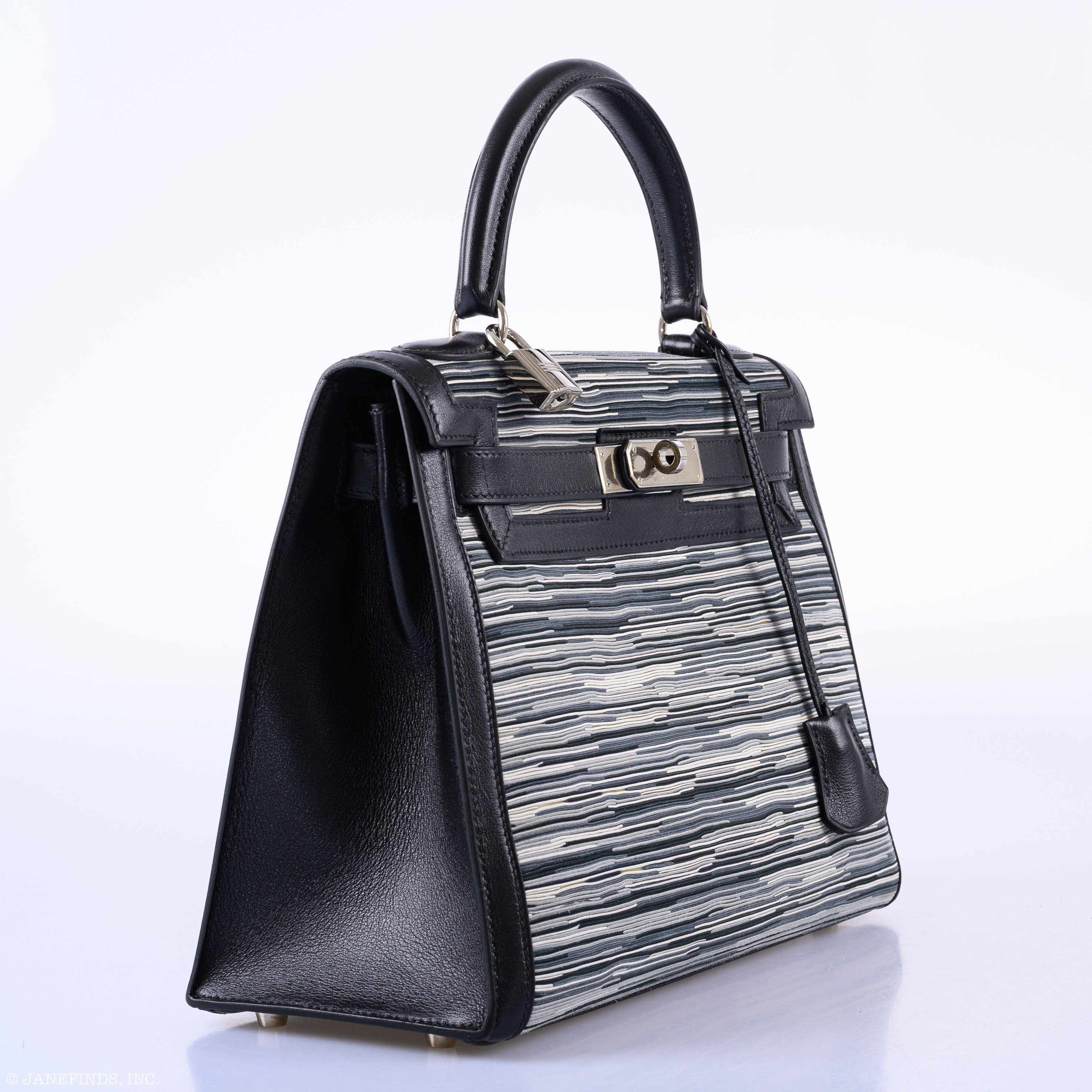 Hermès Kelly 28 Sellier Black Box & Vibrato Leather Palladium Hardware - 2000, D Square