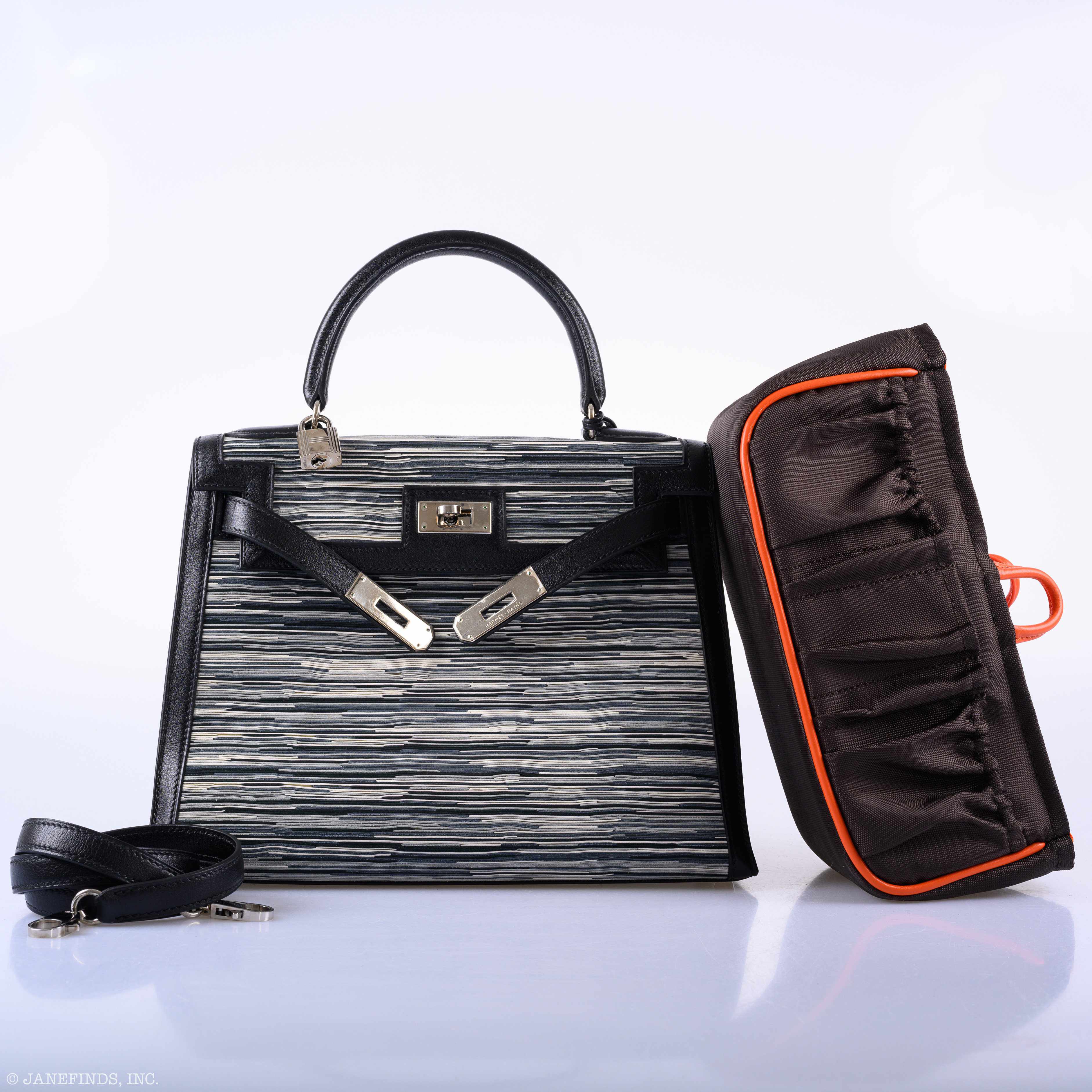 Hermès Kelly 28 Sellier Black Box & Vibrato Leather Palladium Hardware - 2000, D Square