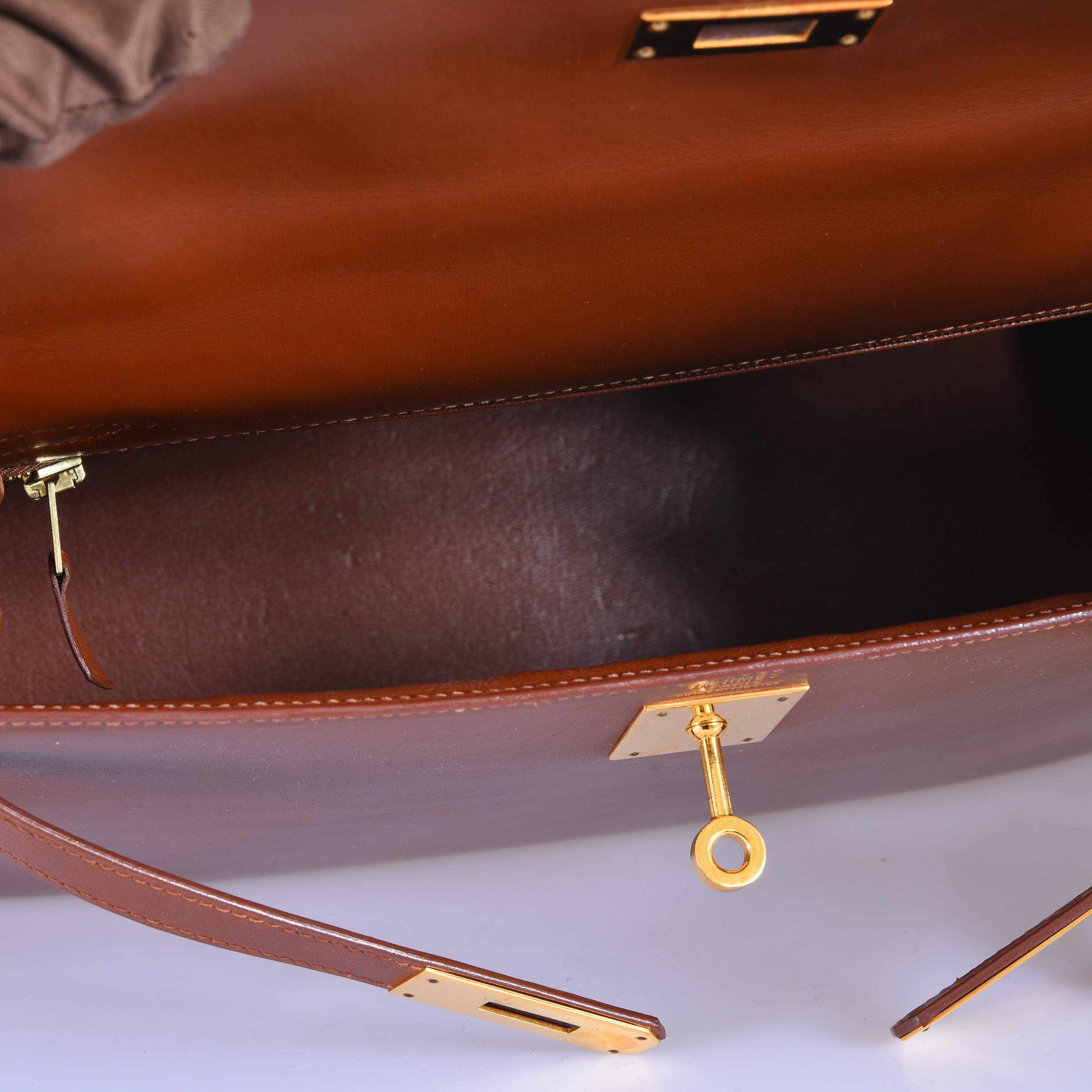 Hermès Kelly 32 Sellier Noisette Box Gold Hardware