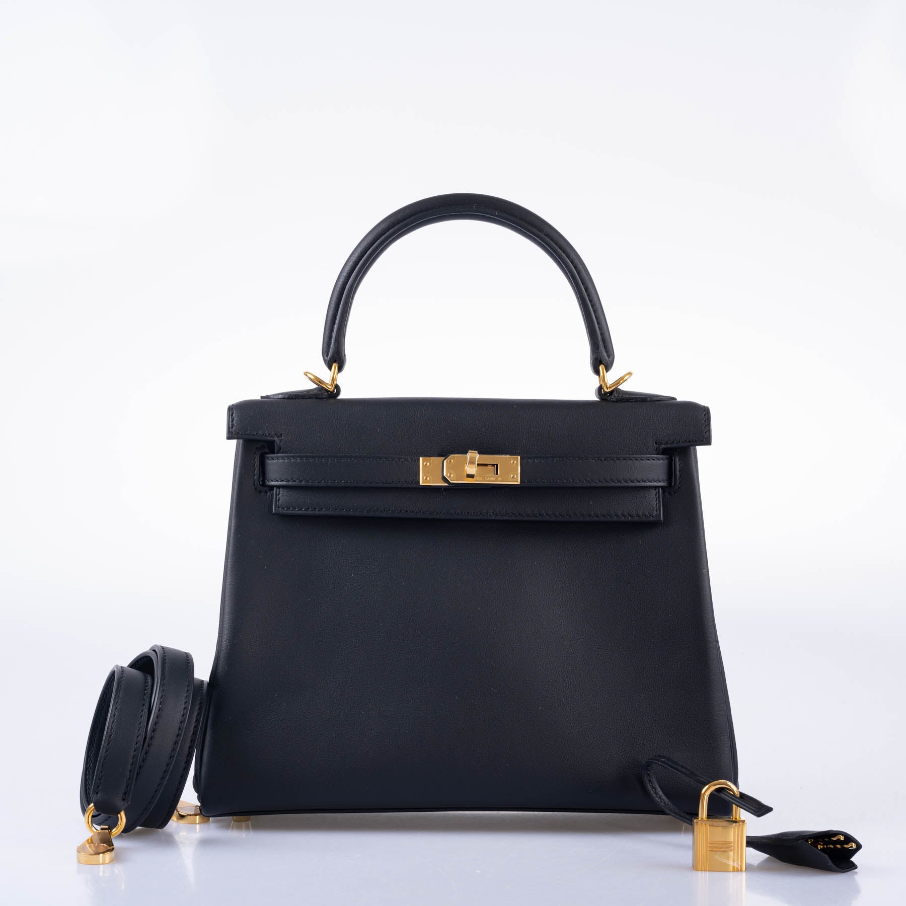 Hermès Kelly Retourne 25 Black Noir Swift with Gold Hardware