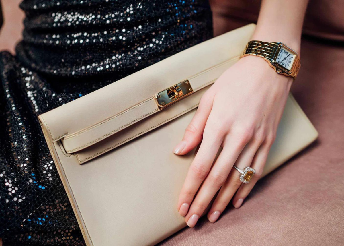 Hermès Kelly Élan: The Original Clutch & the Spring 2023 Folie Revival
