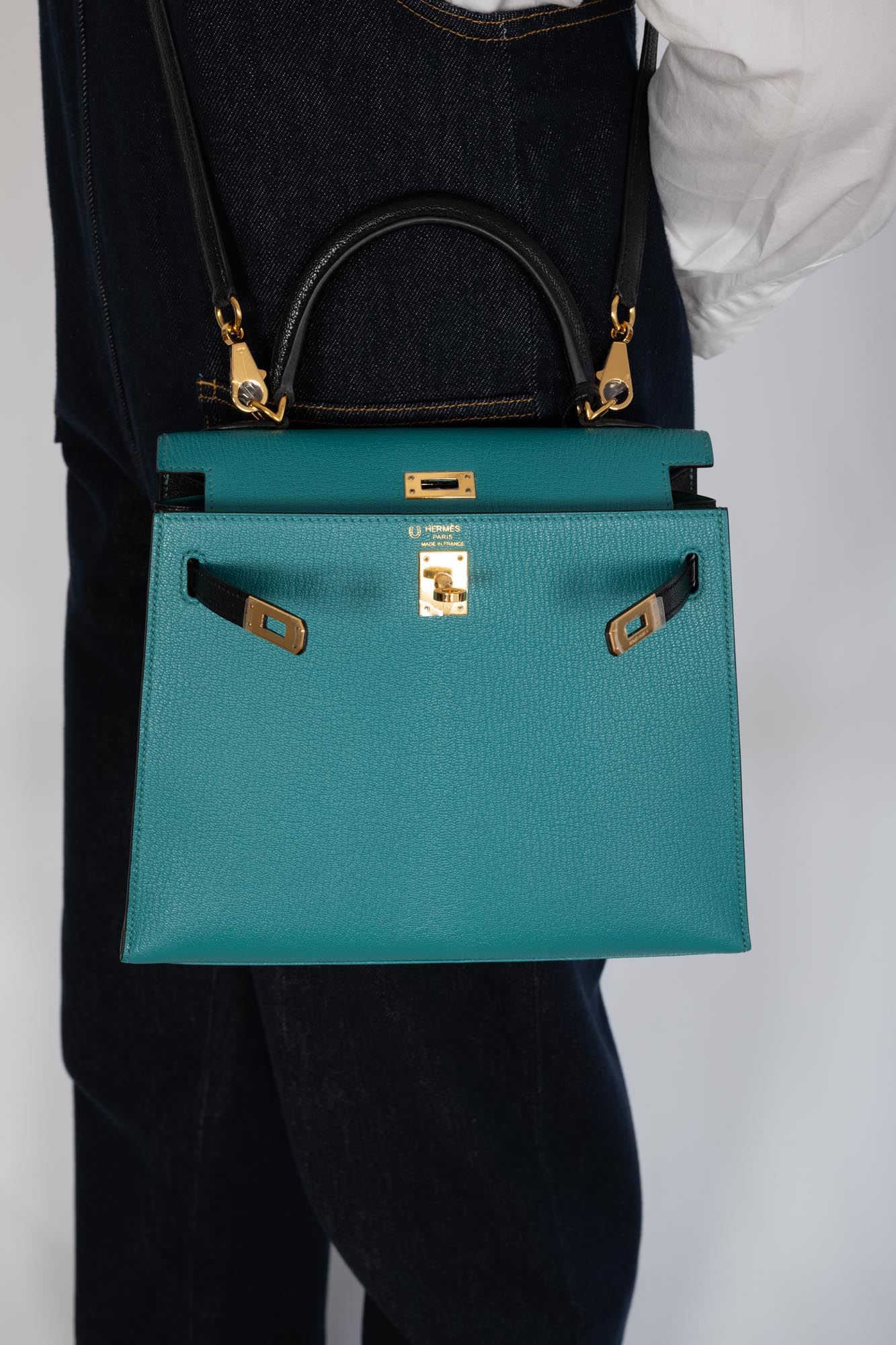 Hermès Kelly 25 Sellier HSS Blue Paon & Black Chevre Mysore Gold Hardware
