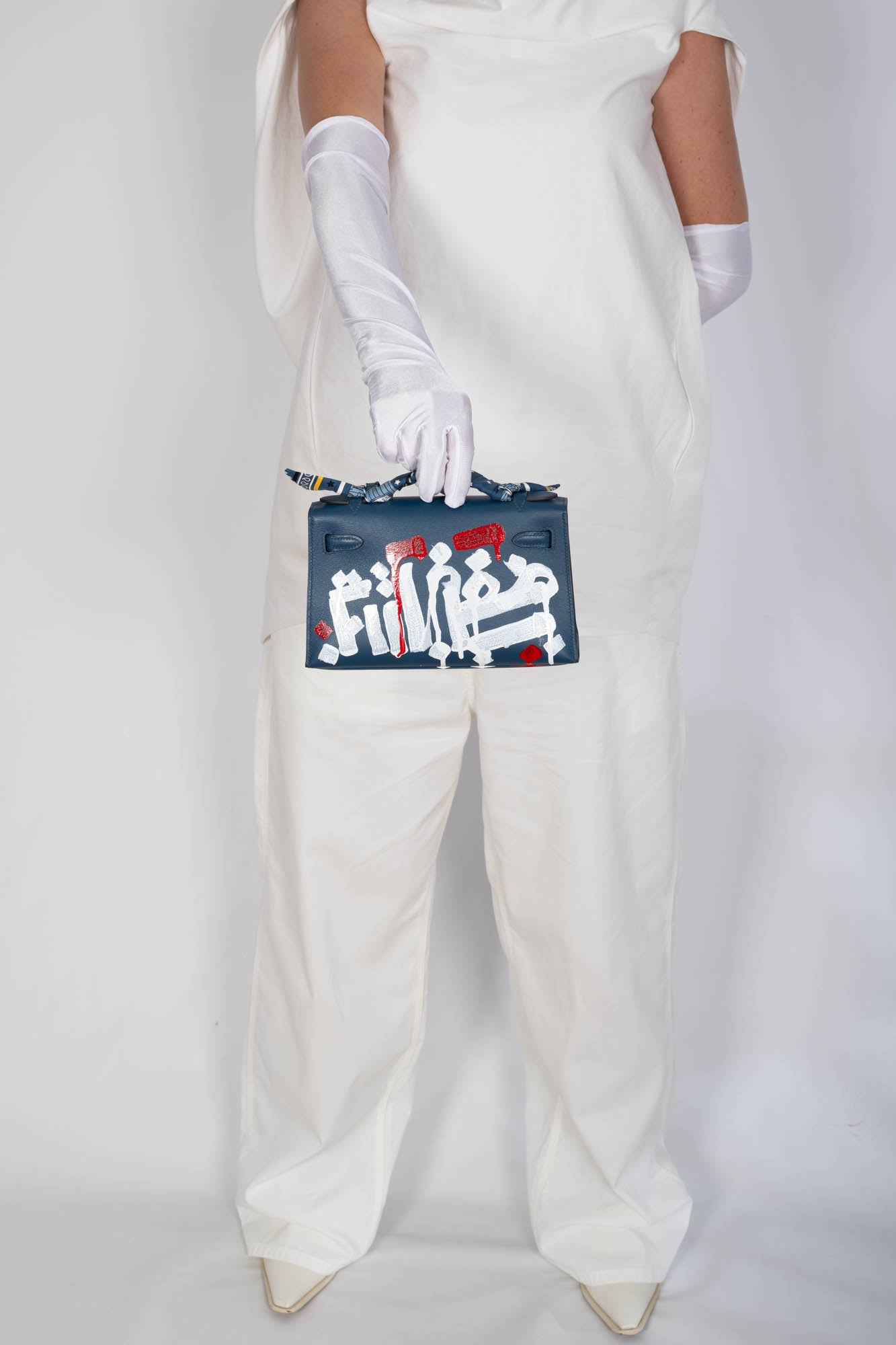 Hermès Kelly Pochette Bleu Nuit Swift Retna Artist Collaboration Gold Hardware