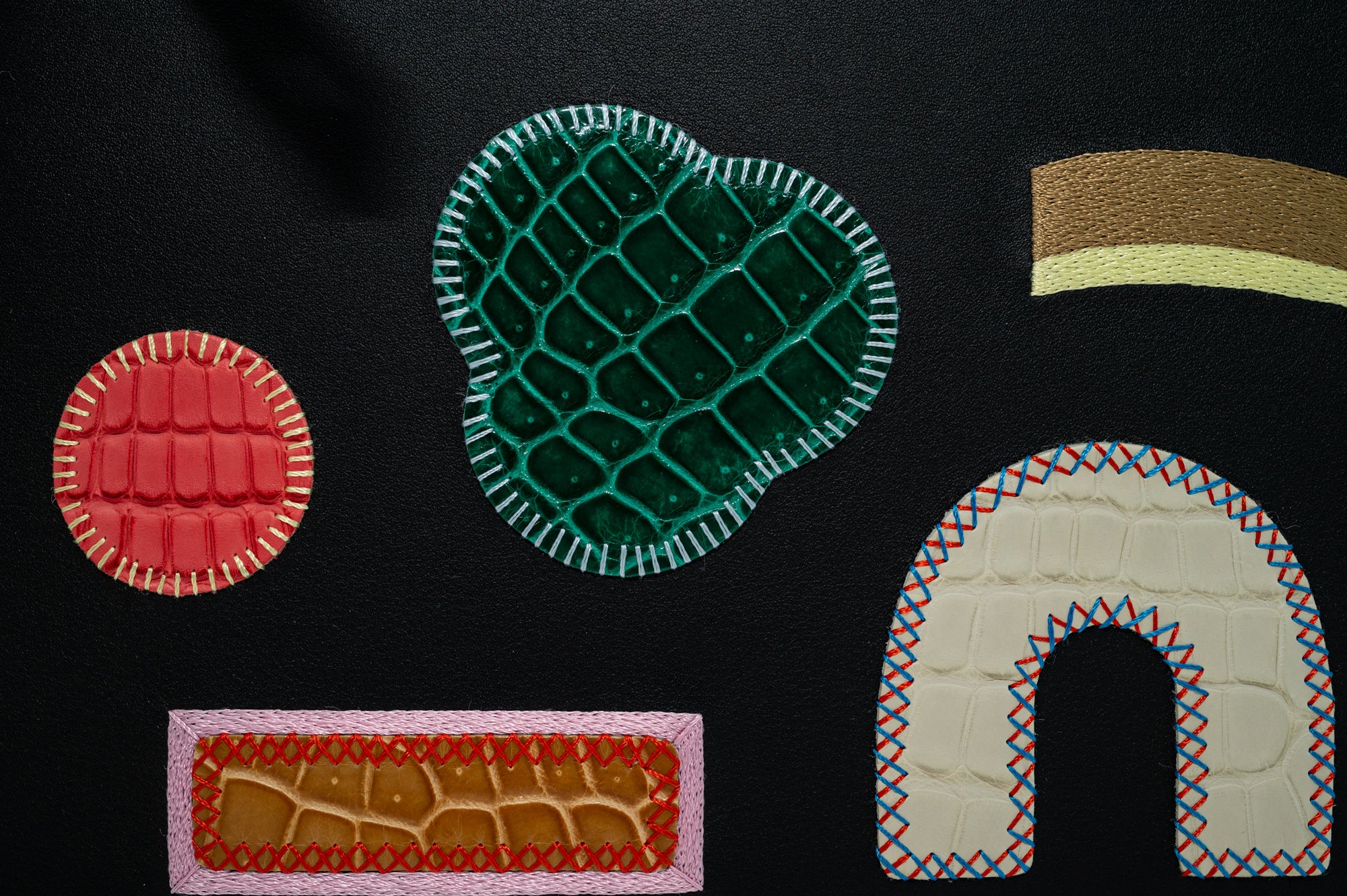 Hermès Kelly 25 Sellier Broderie Colla Noir Swift & Niloticus Crocodile Palladium Hardware