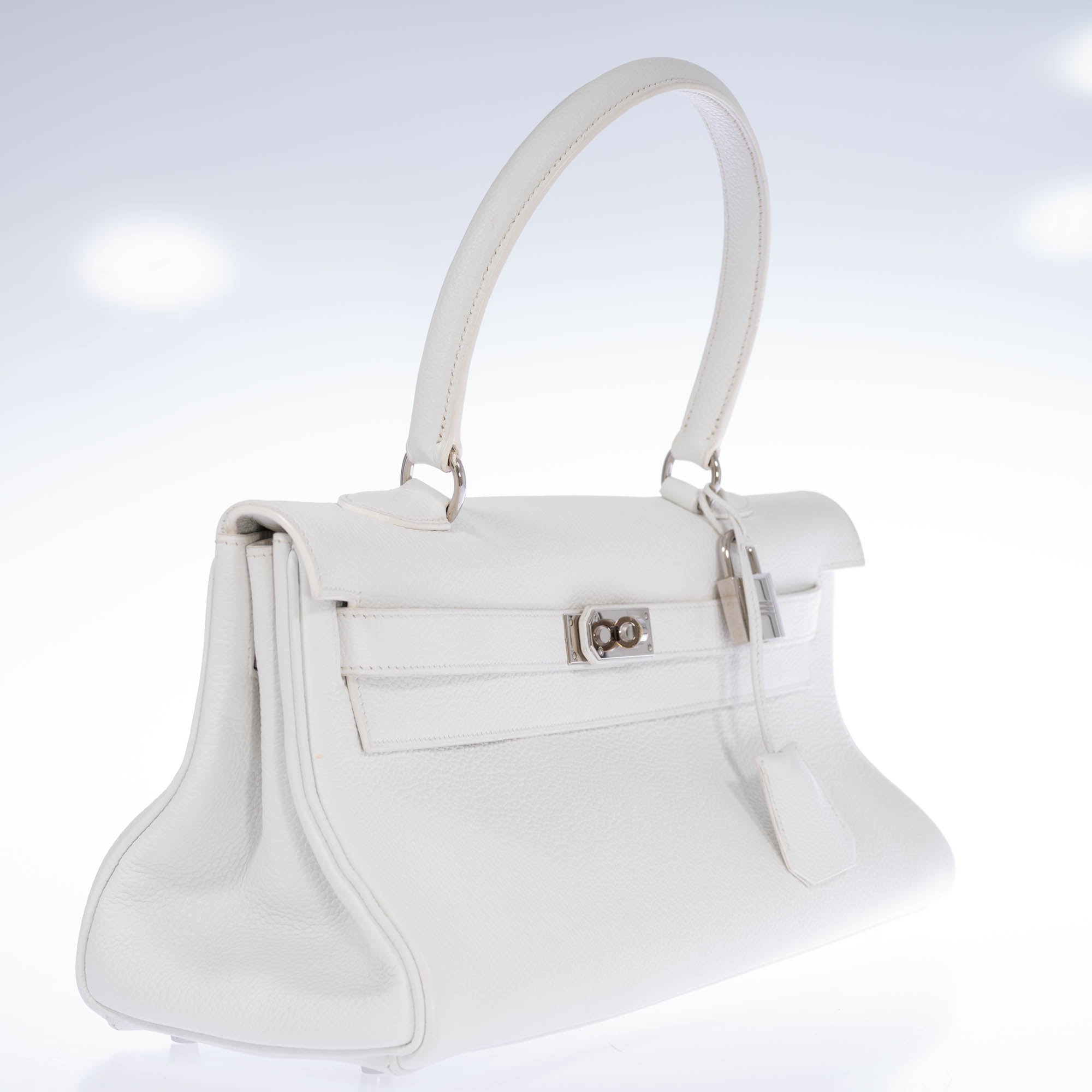 Hermès Shoulder Kelly 42 JPG Blanc Clemence Palladium Hardware three quarter view