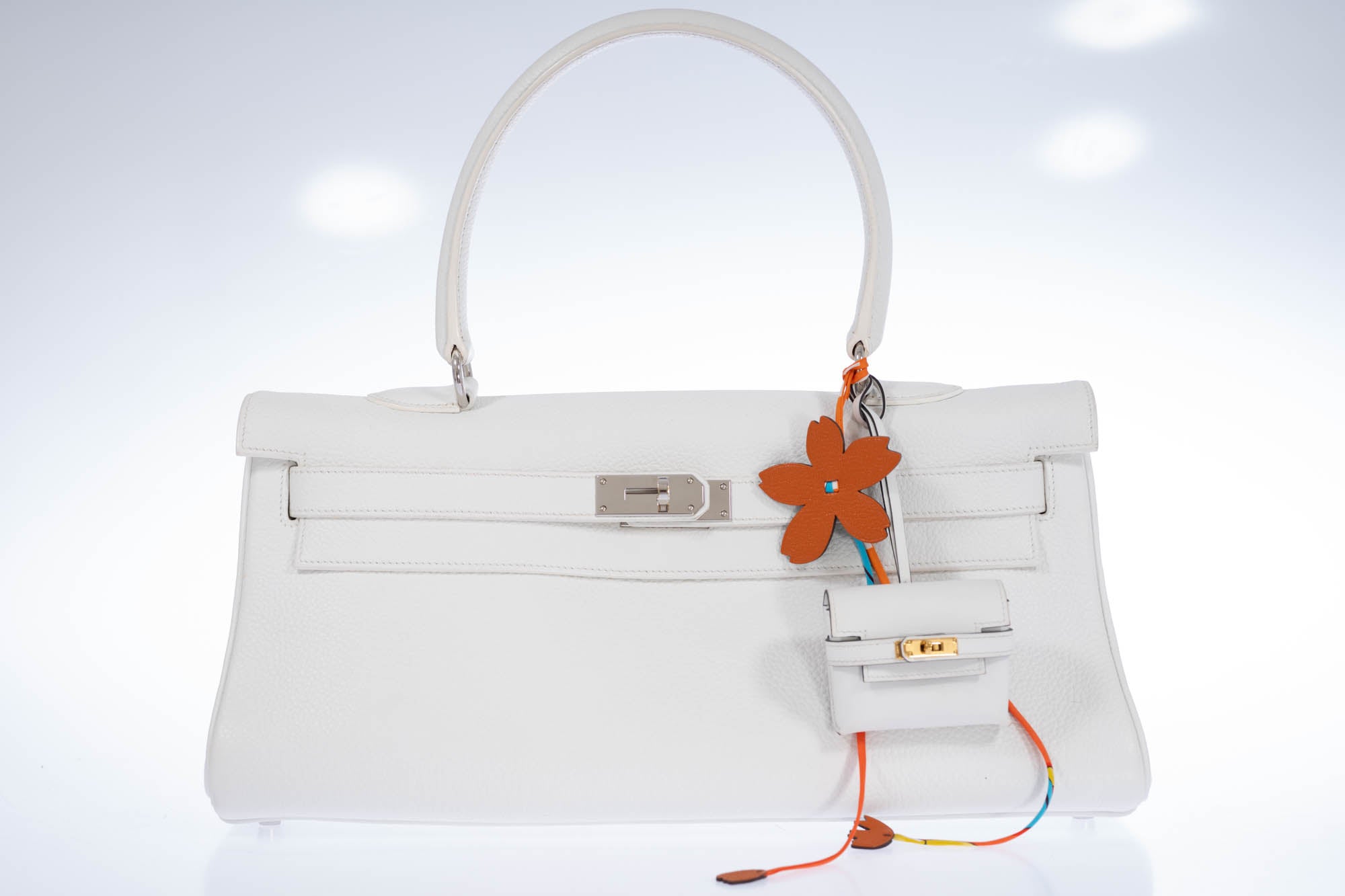 Hermès Shoulder Kelly 42 JPG Blanc Clemence accessory chain detail