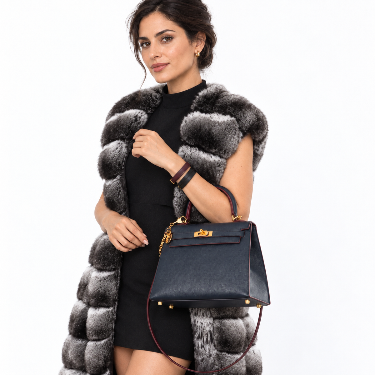 Hermès Kelly 25 Sellier Indigo and Rouge H Epsom Gold Hardware on a woman in a white studio, detailed elbow carry