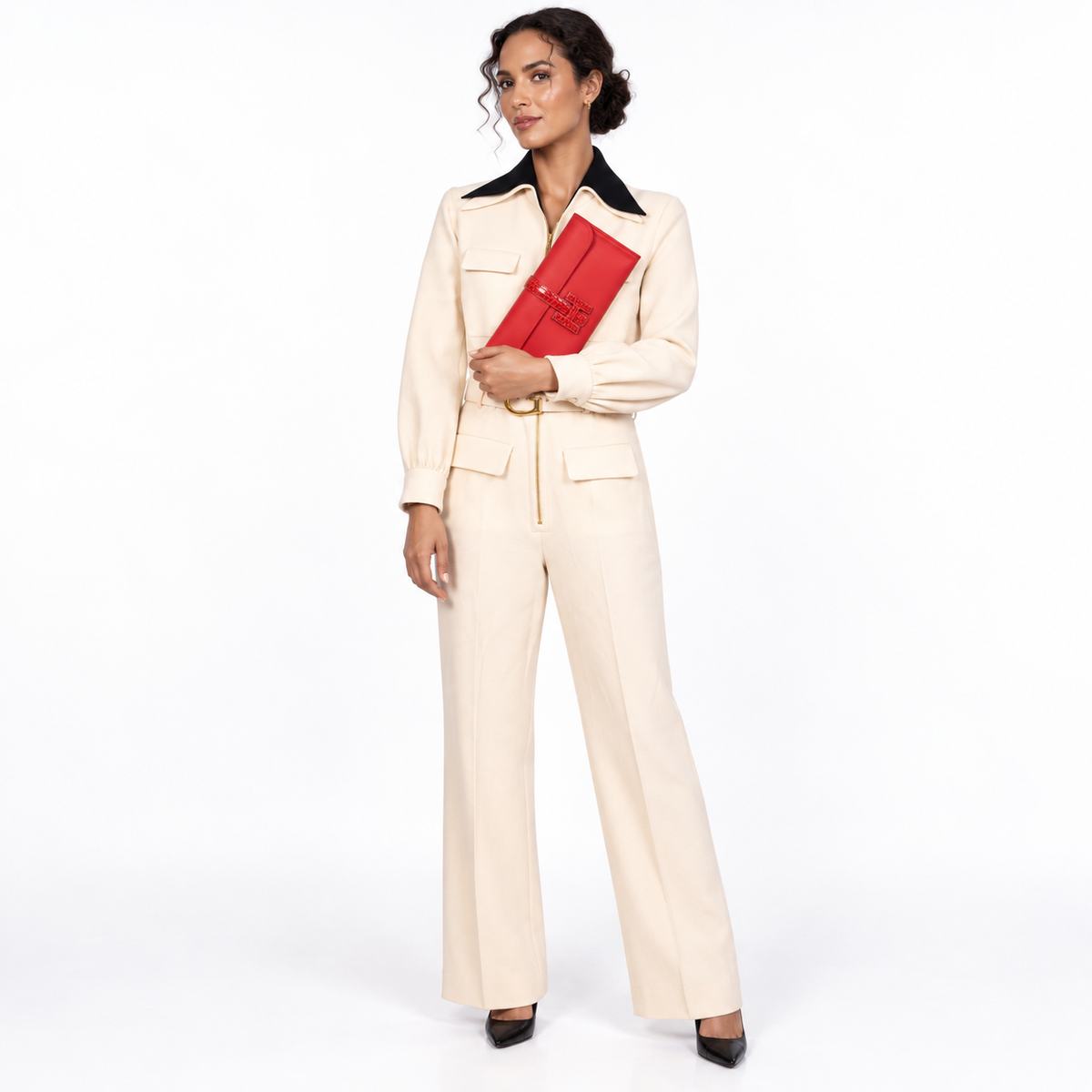 Hermès Jige Élan Rouge de Coeur Shiny Alligator & Swift worn by a model in a white studio