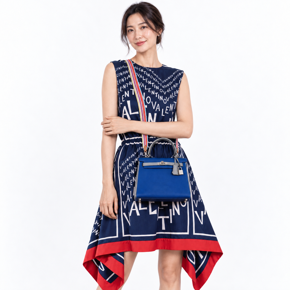 Hermès Kelly 25 HSS Retourne Blue Electric & Gris Asphalte Togo Palladium Hardware — shoulder carry on a human model