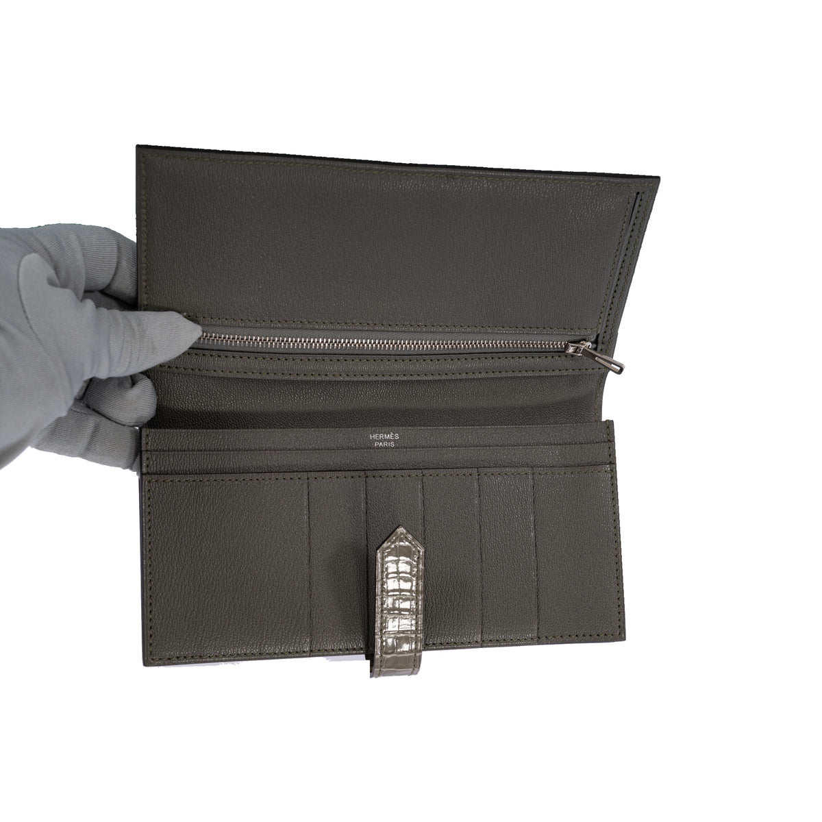 Hermès Béarn Soufflet Gris Ciment Shiny Alligator Palladium Hardware, open, showing the zipped coin compartment and card slots