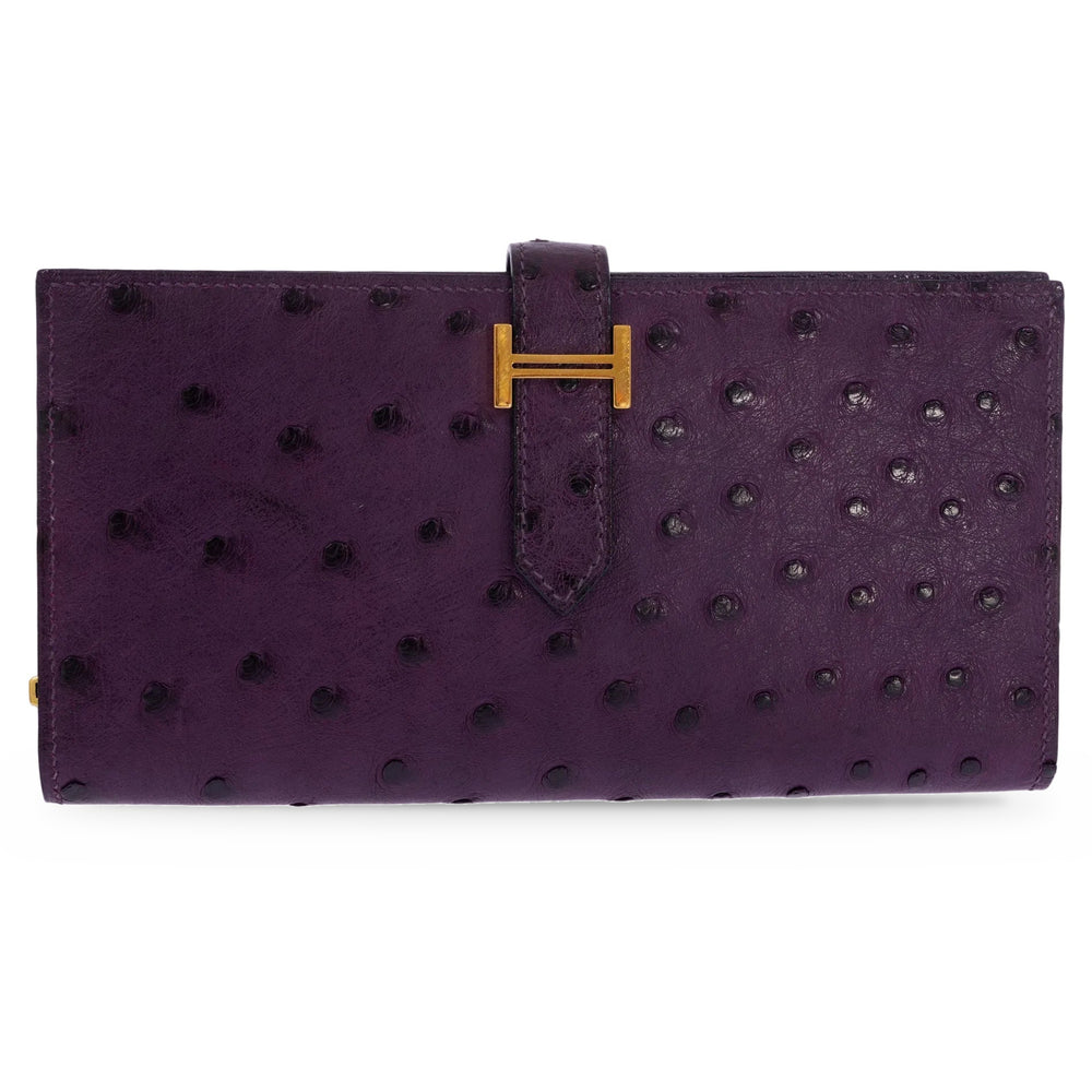 Hermès Béarn Wallet Violine Ostrich Gold Hardware, front view, closed with the tab through the H clasp