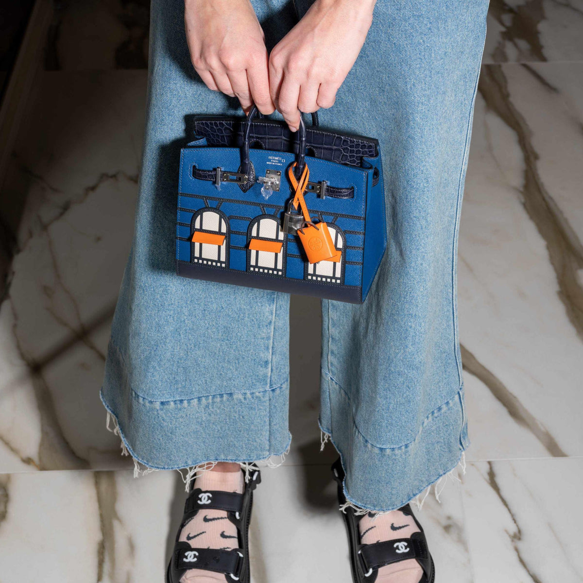 Hermès Birkin 20 Sellier Faubourg Night Deep Blue Madame Matte Alligator Palladium Hardware, carried by hand by a model