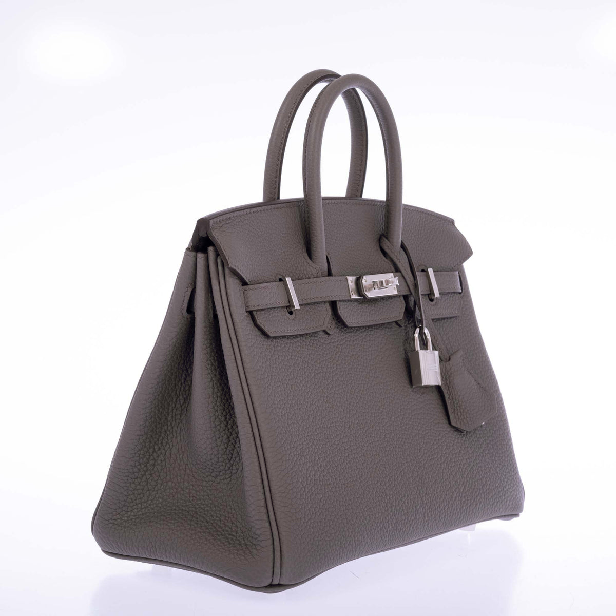 Hermès Birkin 25 Étain Togo Palladium Hardware, closed three-quarter view showing the left side, padlock and clochette.