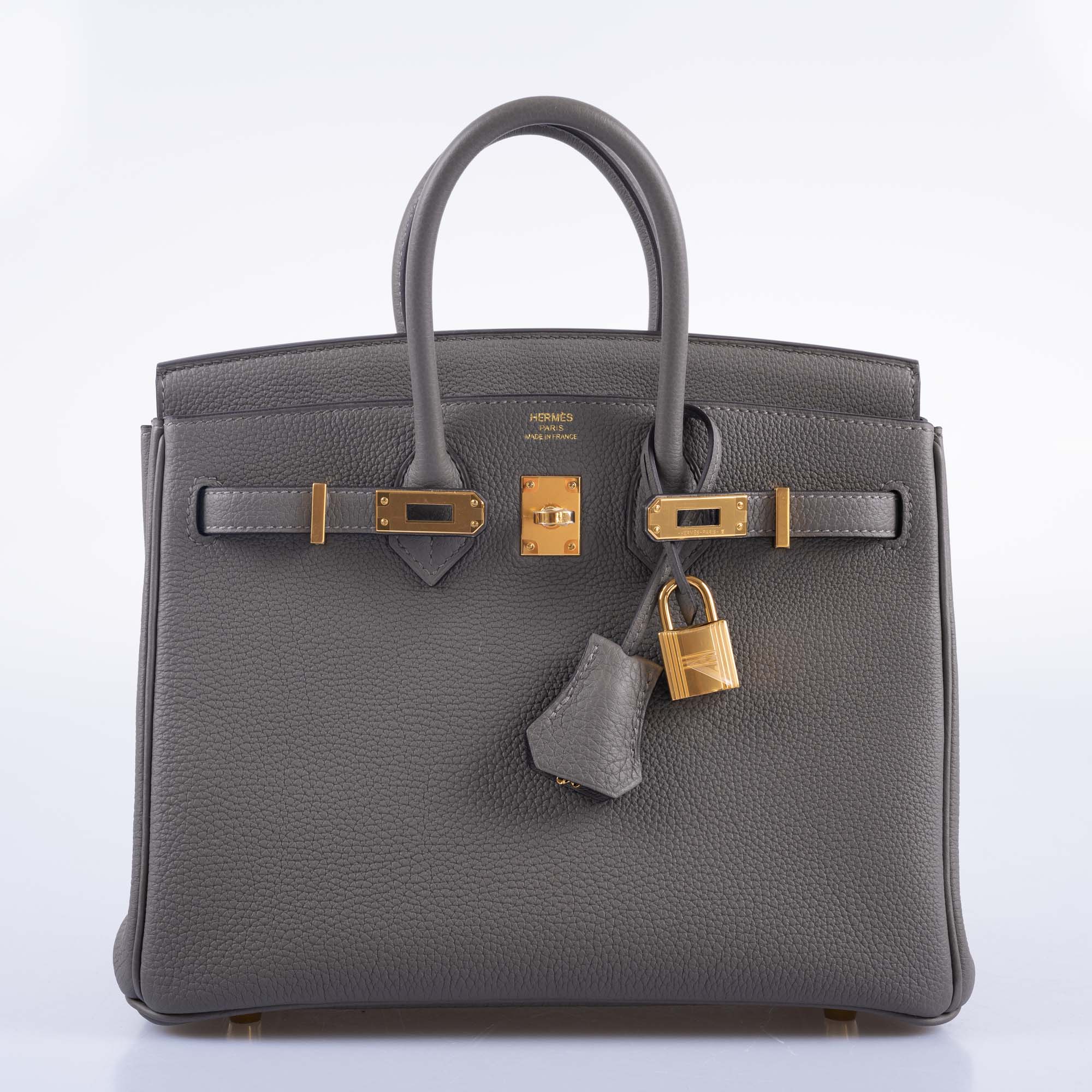 Hermès Birkin 25 Étain Togo Gold Hardware, corner detail showing the Togo grain