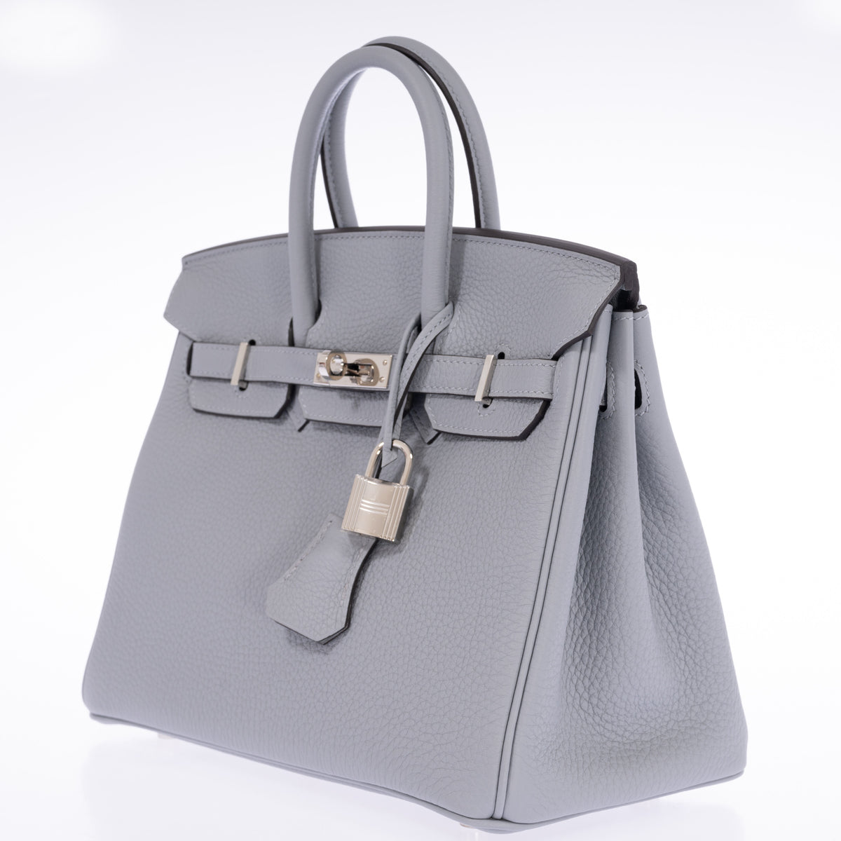 Hermès Birkin 25 Gris Pantin Togo Palladium Hardware, three-quarter view of the front and right side