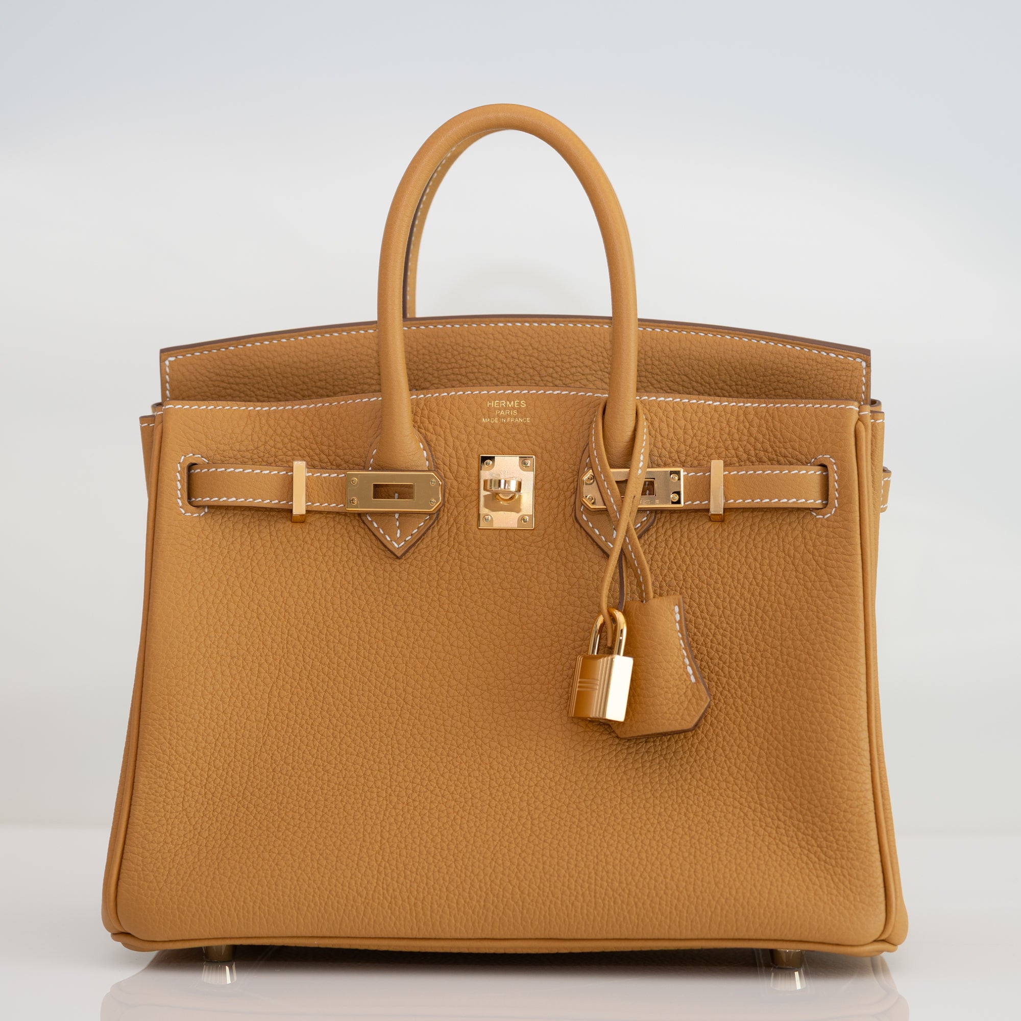 HERMES ゴールドトーン バンドリング 53 Hermès Birkin 25 Natural Sable Togo Gold Hardware | JANEFINDS