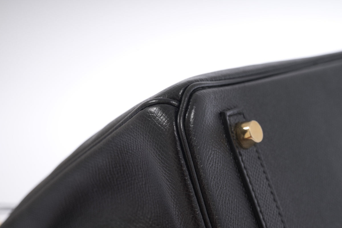 Hermès Birkin 30 Noir Epsom Gold Hardware, side corner detail showing the Epsom grain