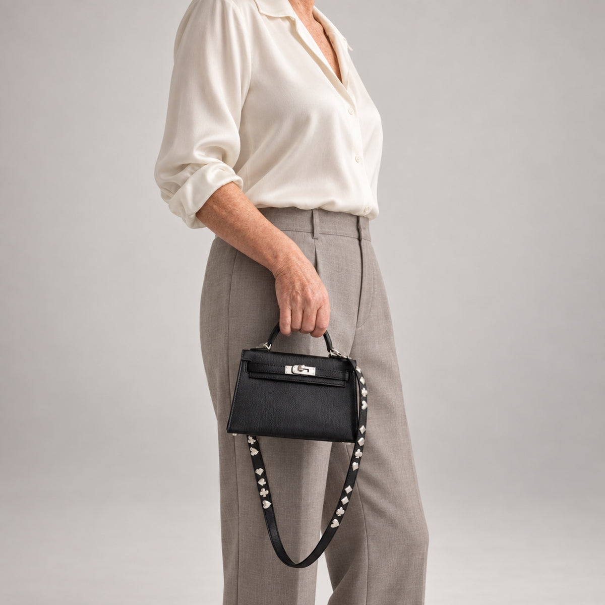 Hermès Clou de Coeur Kelly 20 Mini II Sellier Noir Chèvre Chamkila Palladium Hardware, carried by the top handle