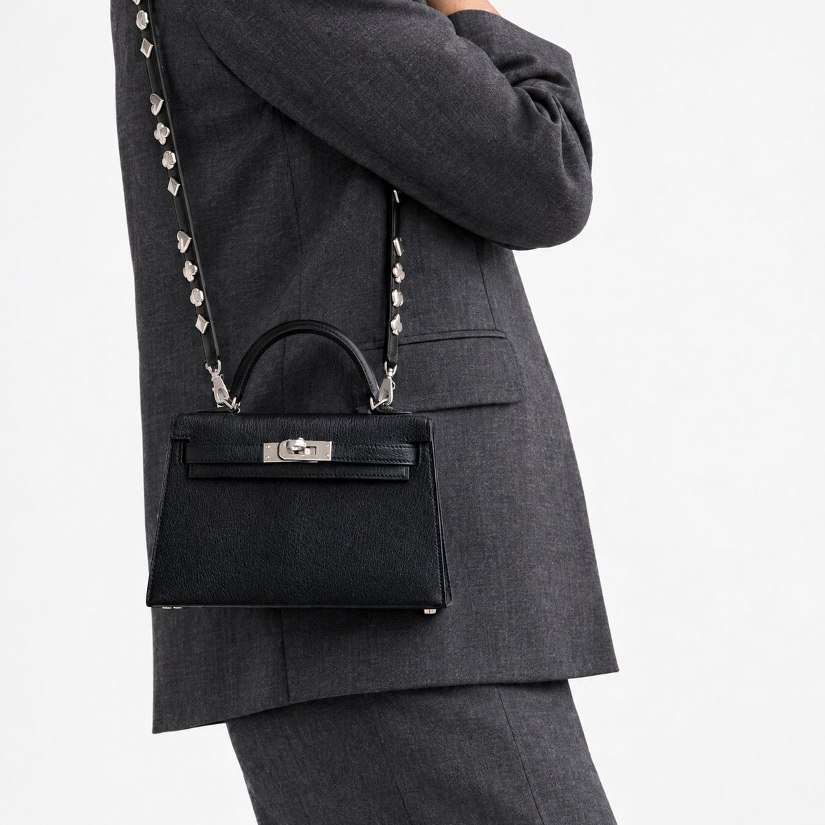 Hermès Clou de Coeur Kelly 20 Mini II Sellier Noir Chèvre Chamkila Palladium Hardware, worn on the shoulder, alternate view