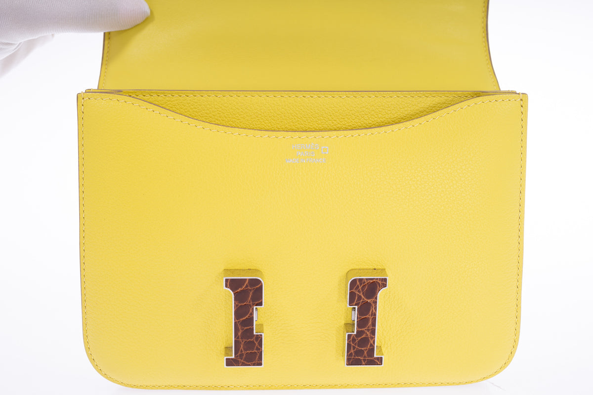 Hermès Constance 18 Mini Lime Evergrain Miel Alligator Buckle Palladium Hardware, flap open