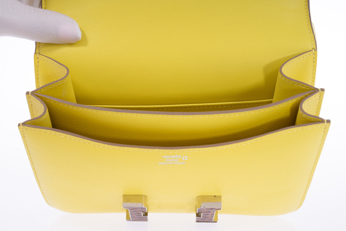 Hermès Constance 18 Mini Lime Evergrain Miel Alligator Buckle Palladium Hardware, interior compartments