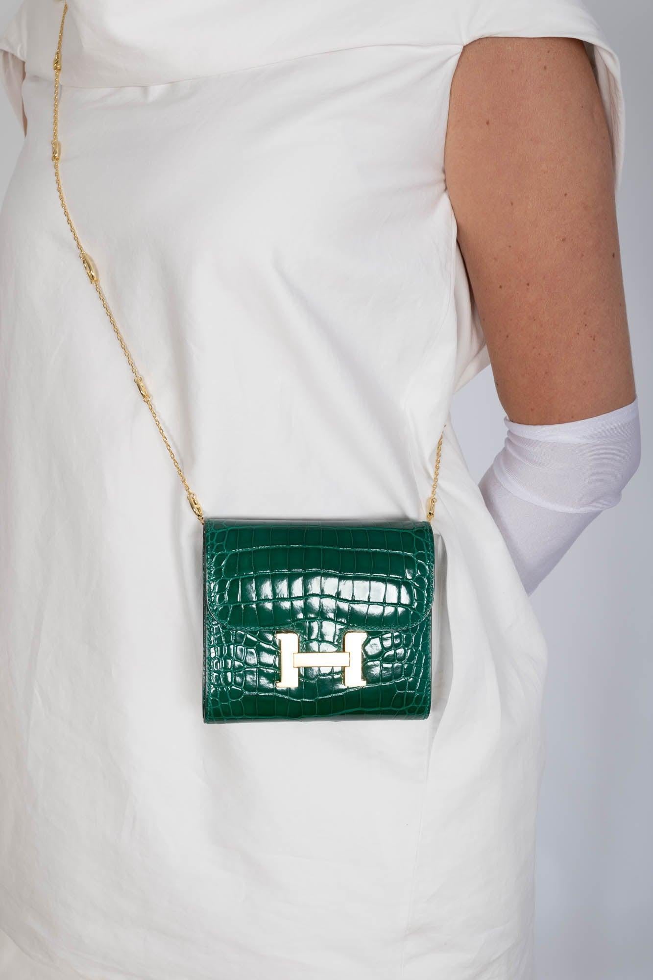 Hermès Constance Compact Wallet Vert Émeraude Alligator Gold Hardware