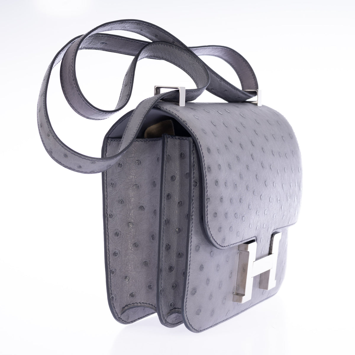 Hermès Constance III 24 Gris Agate Ostrich Palladium Hardware, side view showing the gussets and shoulder strap