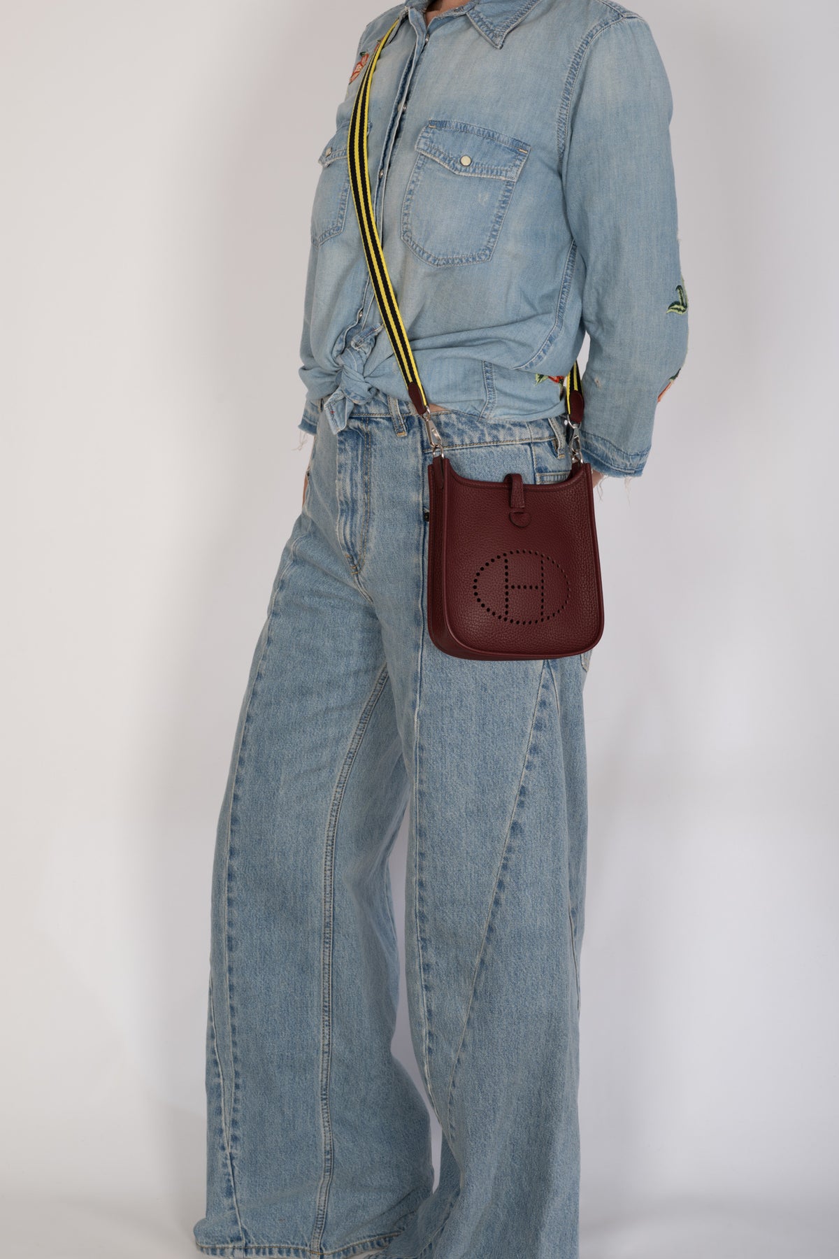 Hermès Evelyne 16 TPM Amazone Bordeaux Clémence Palladium Hardware, worn crossbody with striped strap