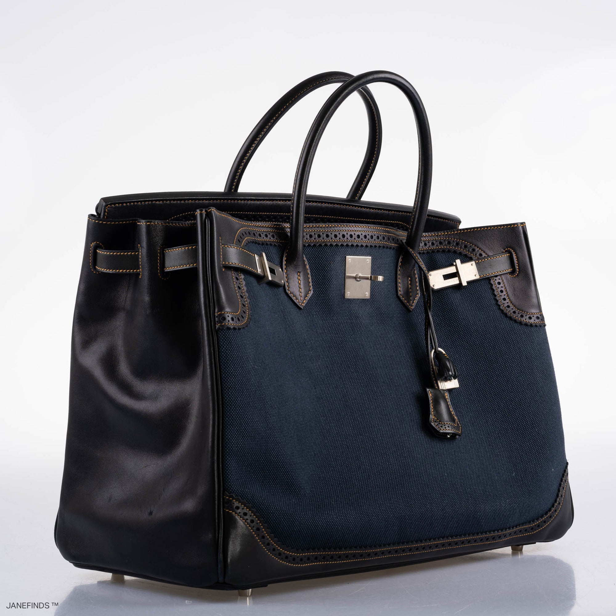 Hermès Ghillies Birkin 40 Indigo Denim and Noir Evercalf, underside with base studs