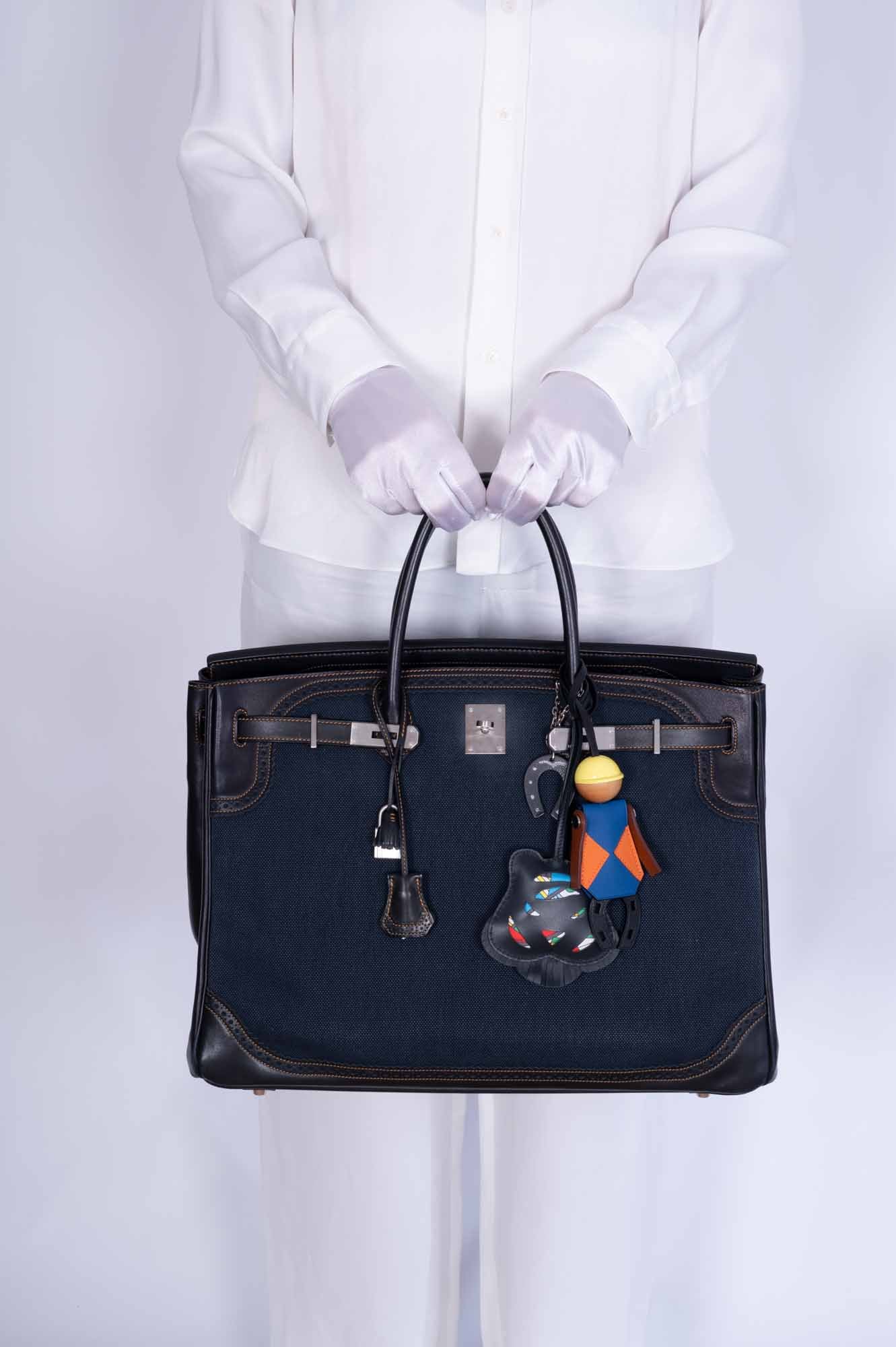 Hermès Ghillies Birkin 40 Indigo Denim and Noir Evercalf carried by a model