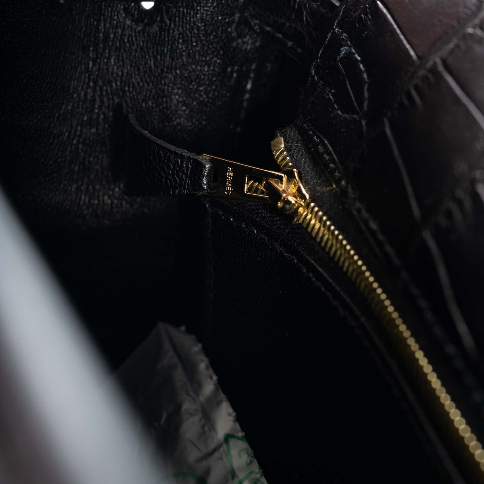 Hermès Kelly 25 Retourne Matte Black Alligator Gold Hardware