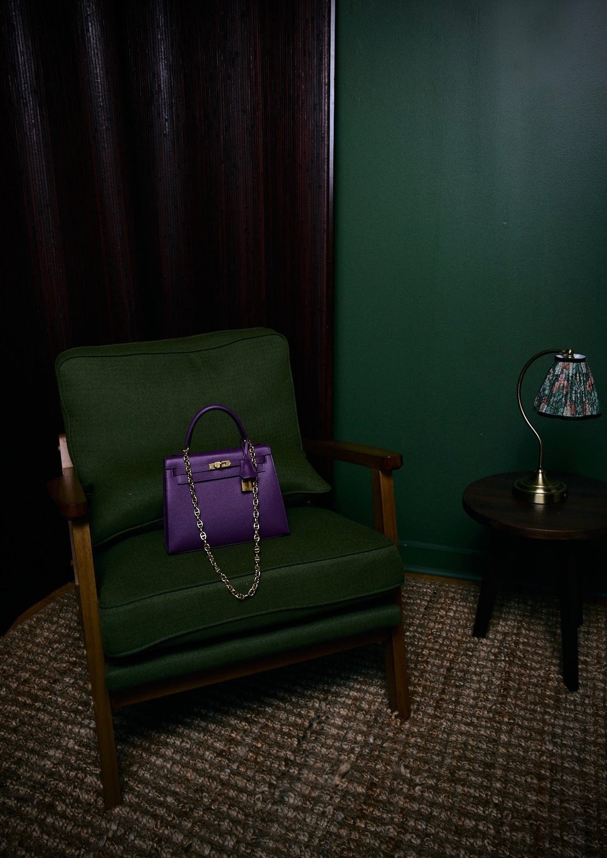 Hermès Kelly 25 Sellier Anemone Epsom Gold Hardware, resting on an armchair with its chain