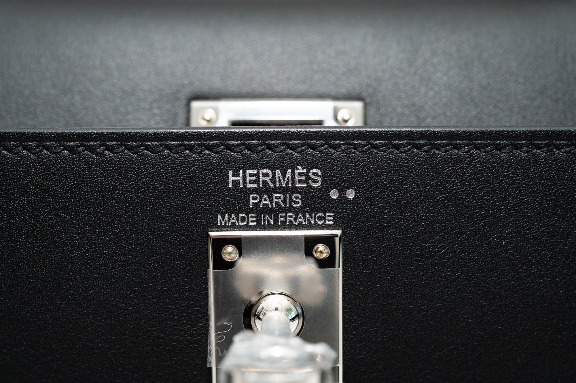 Hermès Kelly 25 Sellier Broderie Colla Noir Swift & Niloticus