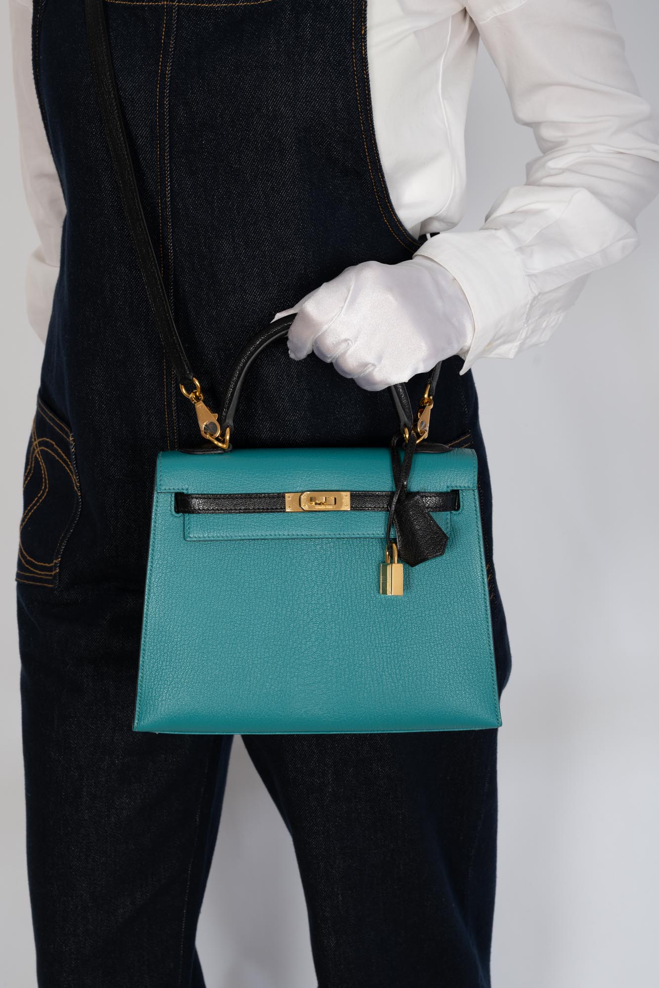Hermès Kelly 25 Sellier HSS Bi-Color Bleu Paon and Noir Chèvre Mysore Gold Hardware