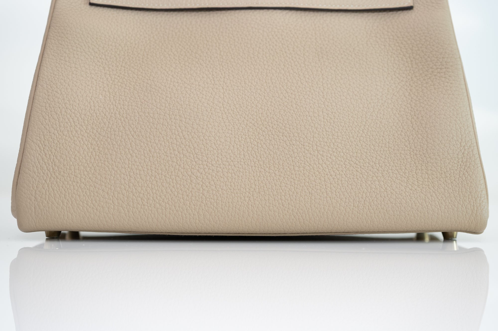 Hermès Kelly 28 Retourne Trench Togo Gold Hardware | JANEFINDS